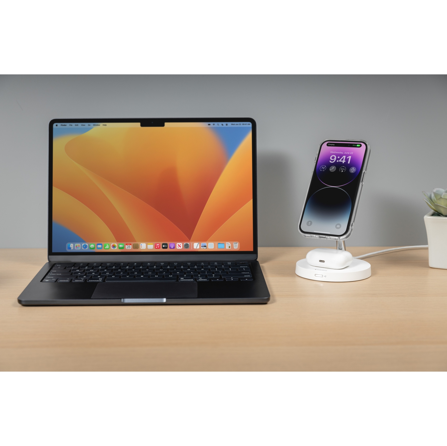 SwitchEasy MagPower 2-in-1 Magnetic Wireless Charging Stand - White