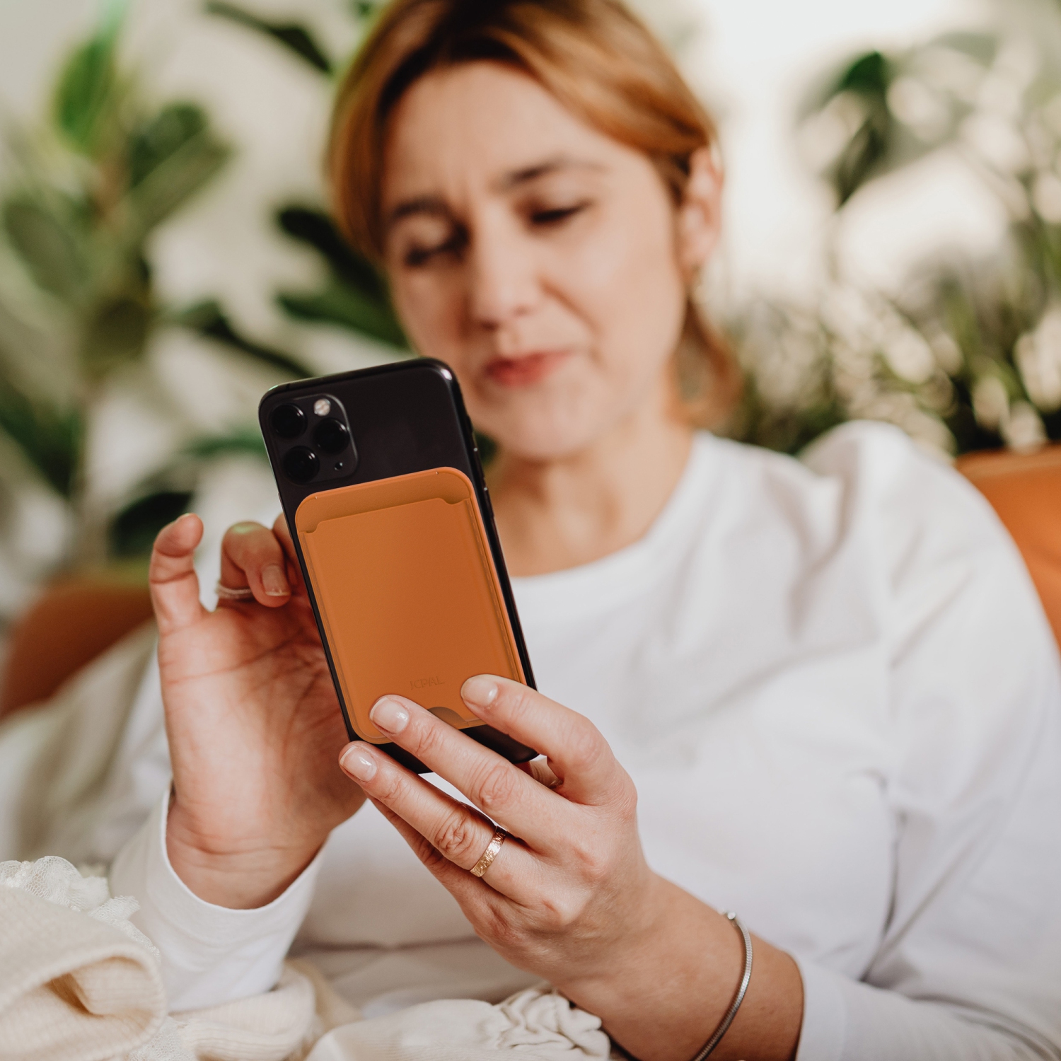 Universal JCPal Cove MagSafe Wallet Stand - Tan