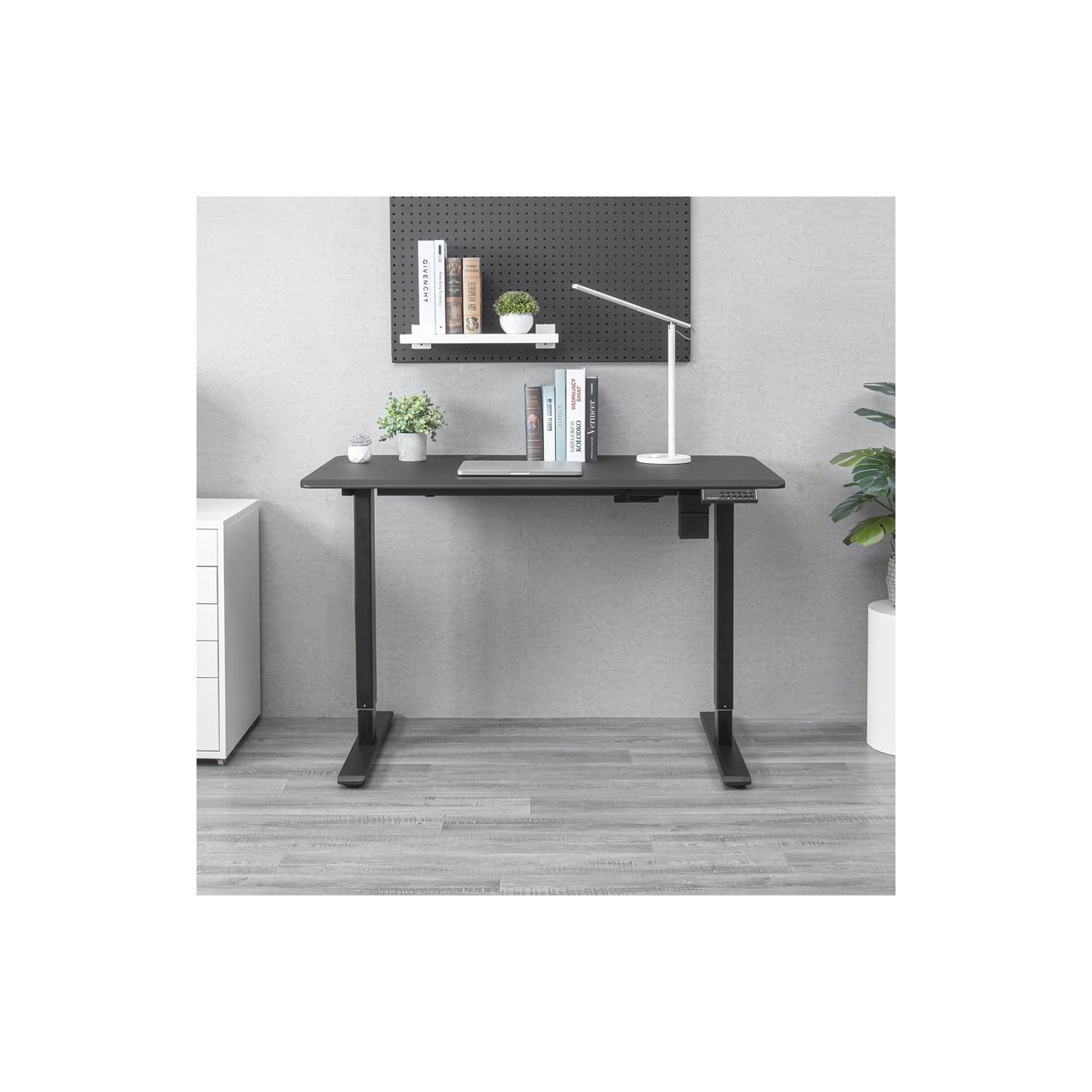 Cougar – Bureau debout à réglage électrique de 120 47,2 po avec surface givrée antirayure, passe-câble, écran ACL à hauteur réglable, conception