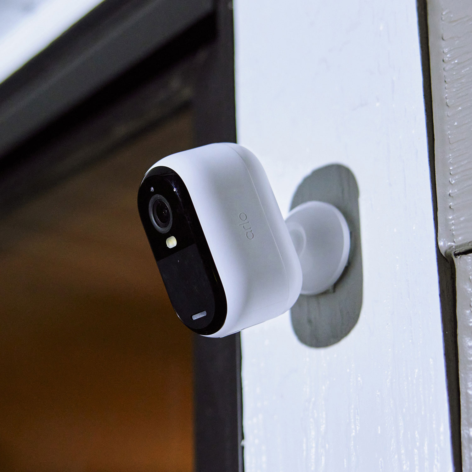 Arlo Essential Wire-Free Indoor/Outdoor 2K Security Camera - 4 Pack - White - Only at Best Buy