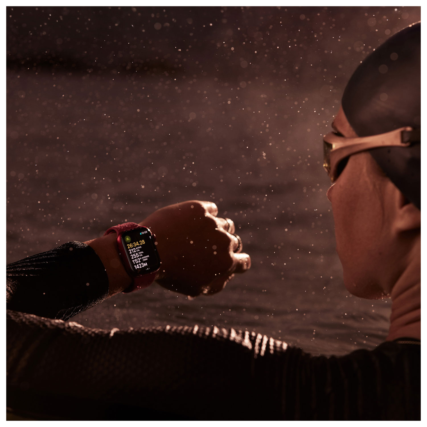 Apple Watch Series 9 avec boîtier de 45 mm en aluminium argenté et bracelet sport bleu tempête - Petit/Moyen 140-190 mm