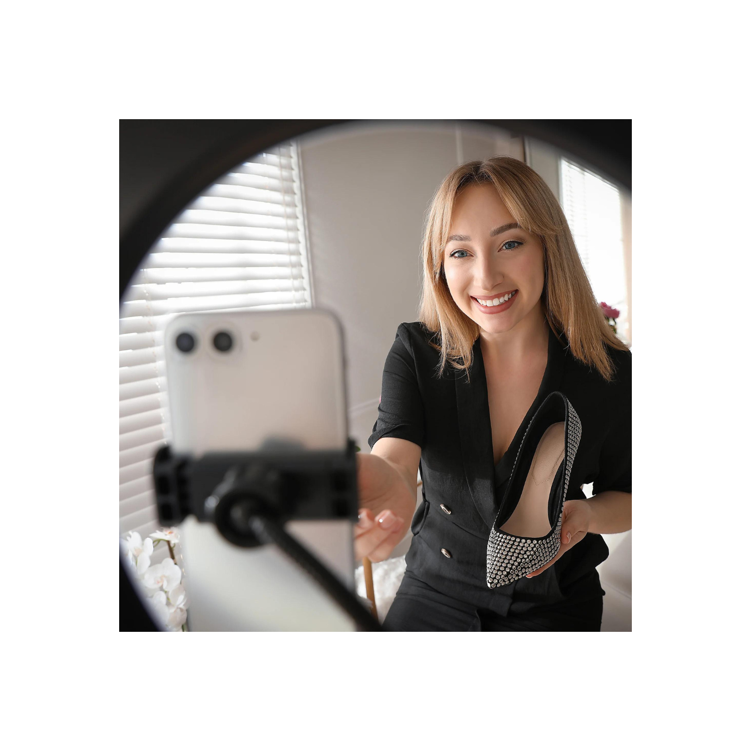 Monster MSV7-1012-MWT 10 po Anneau lumineux multicolore à DEL avec trépied flexible, idéal pour les vidéos et la diffusion en continu