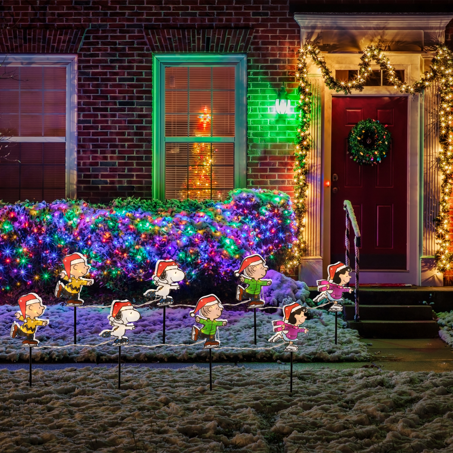 Marqueurs pour allée de Noël avec patinage sur glace Snoopy and Peanuts de Illuminé - Lumières transparentes - Ensemble de 4