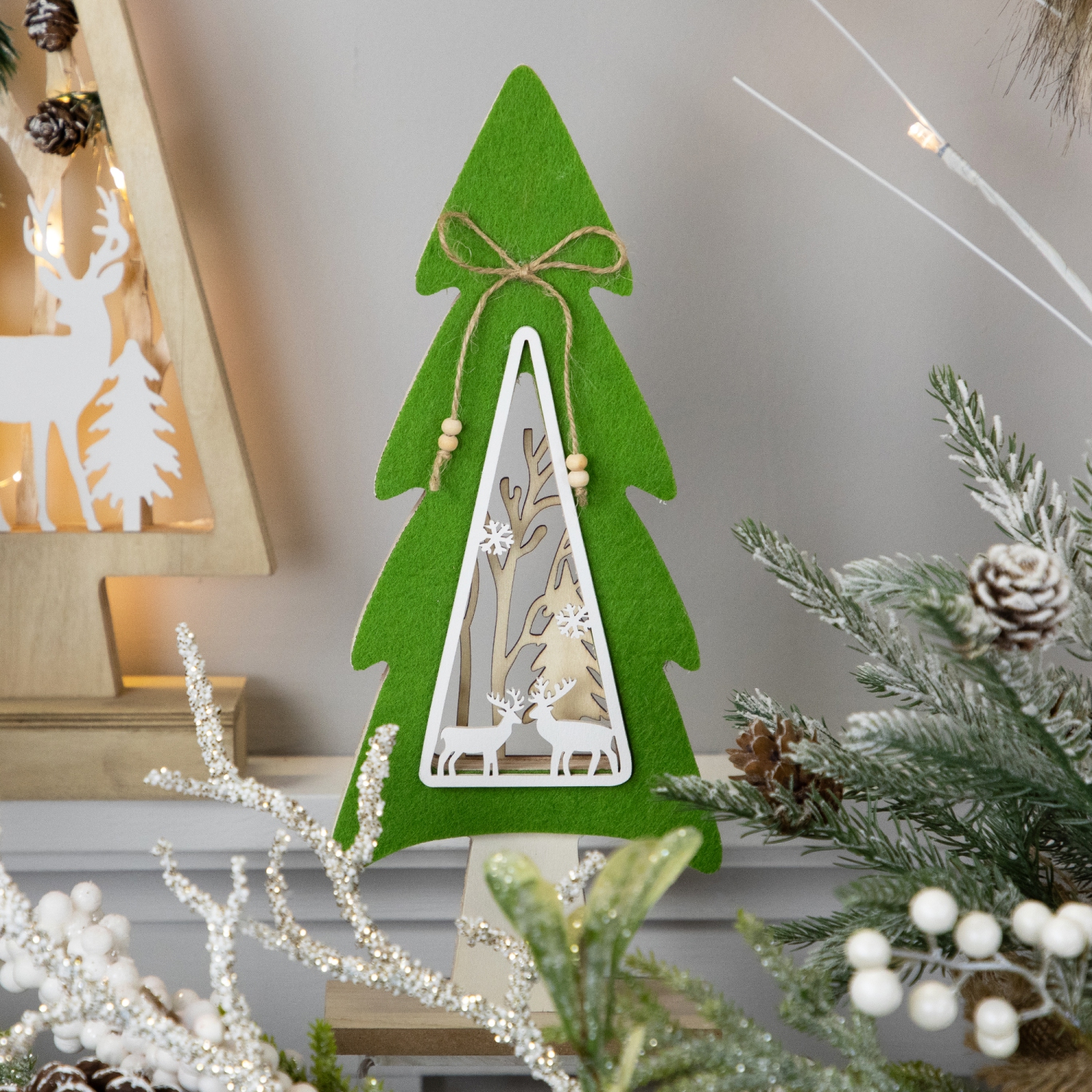 Décoration de Noël en bois avec scène de renne dans la forêt - 12 po