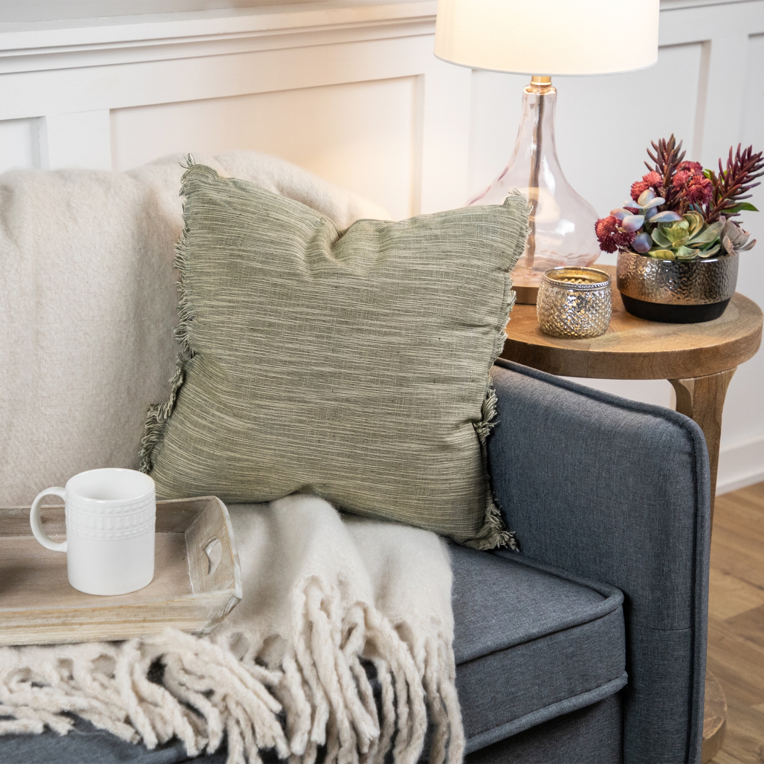 Coussin décoratif carré avec franges - 15&nbsp;po - Vert sauge