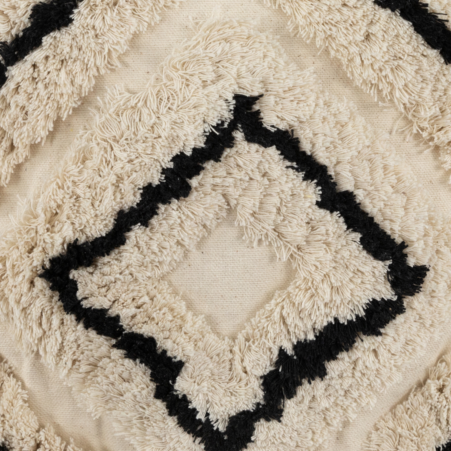 Coussin décoratif carré en coton boho beige et noir de 15 po avec pampilles