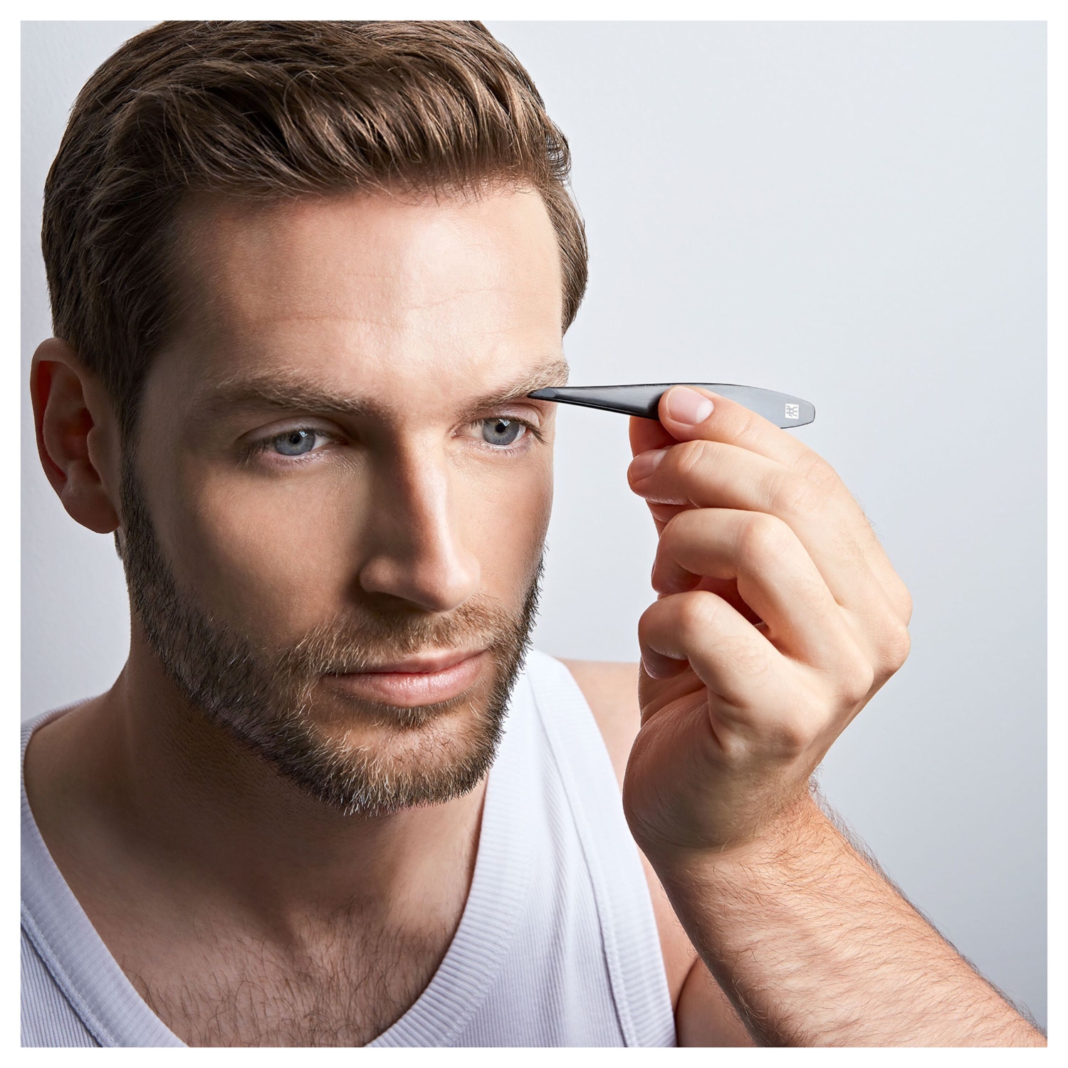 Pinces à épiler inclinées de qualité supérieure de ZWILLING