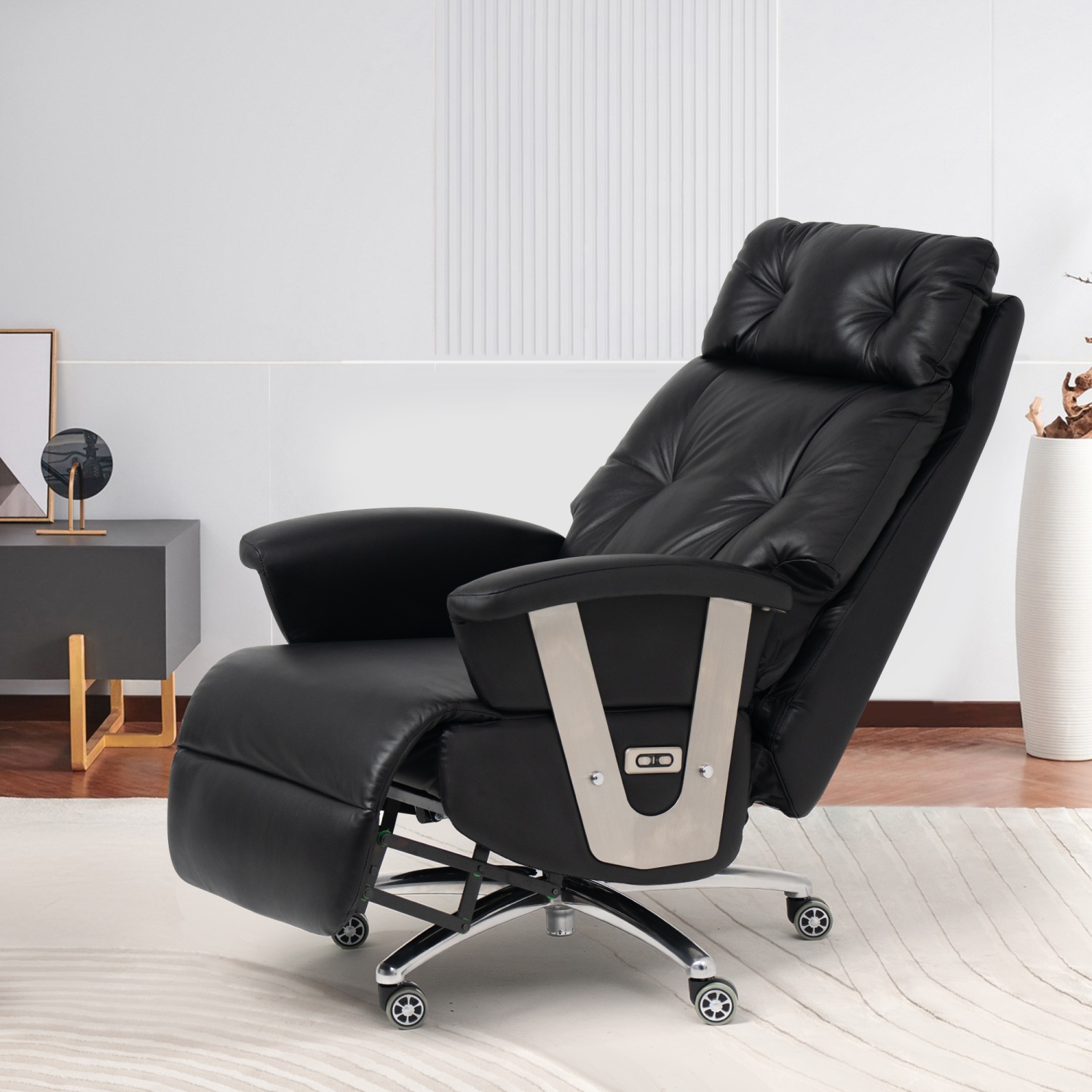 Fauteuil inclinable électrique Freya de Kinnls avec repose-pieds en cuir véritable