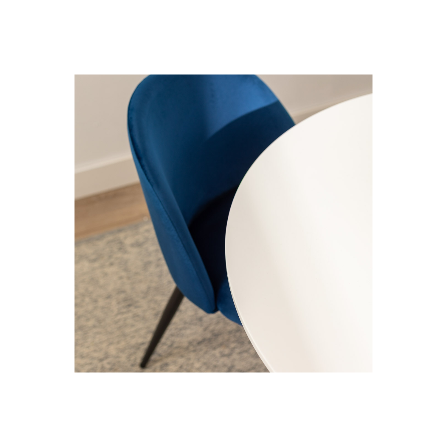 Table ronde Aykah 39.5&nbsp;po pour 4 – Table ronde à surface blanche – Économise de l'espace avec base en métal pour salle à manger, cuisine, salon