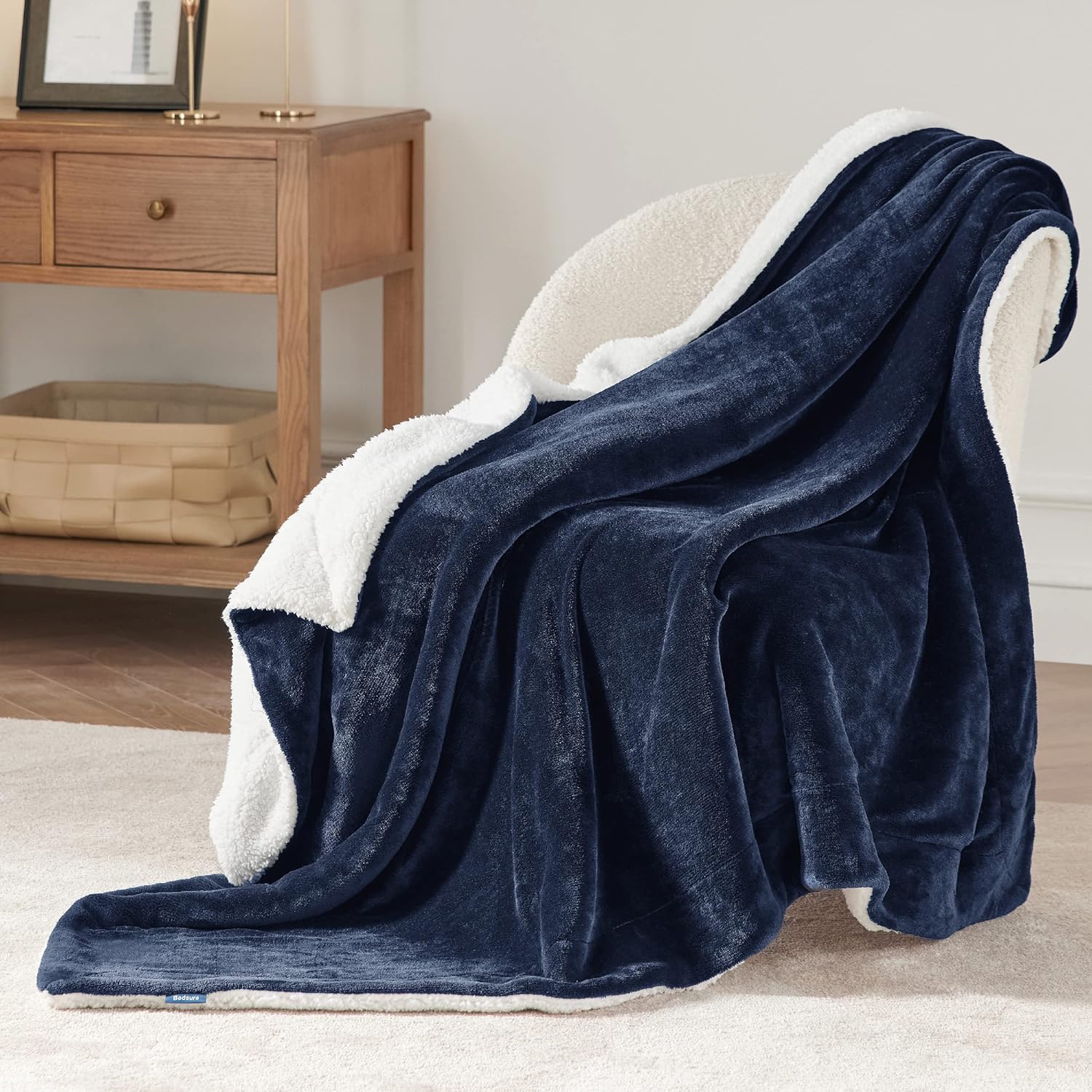 Bedsure Sherpa Fleece Throw Blanket for Couch - Thick and Warm