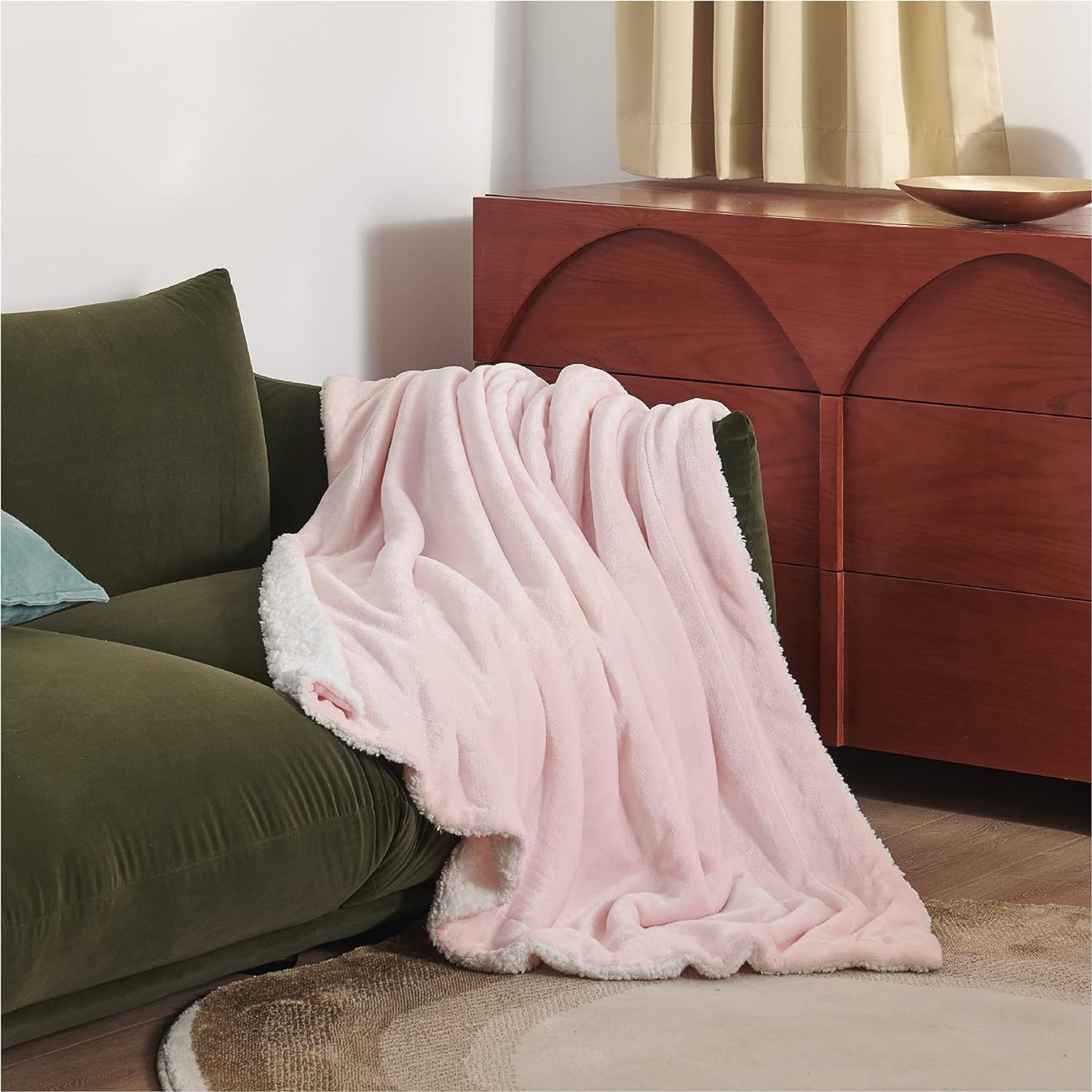 Bedsure Sherpa Fleece Twin Blanket for Couch - Thick and Warm Blankets, Soft and Fuzzy Blanket Twin Size for Sofa, Pink, 108x90 Inches