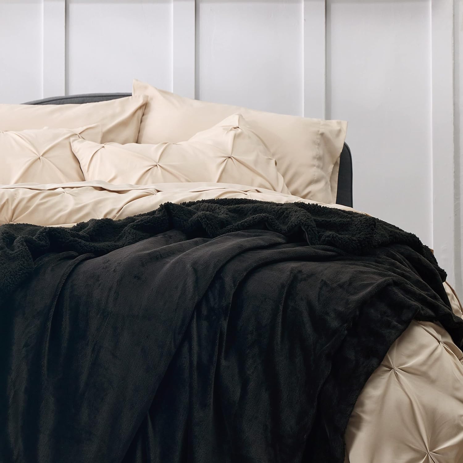 Bedsure Sherpa Fleece Throw Blanket for Couch - Thick and Warm Blankets, Soft and Fuzzy Throw Blanket for Sofa, Black, 60x80 Inches