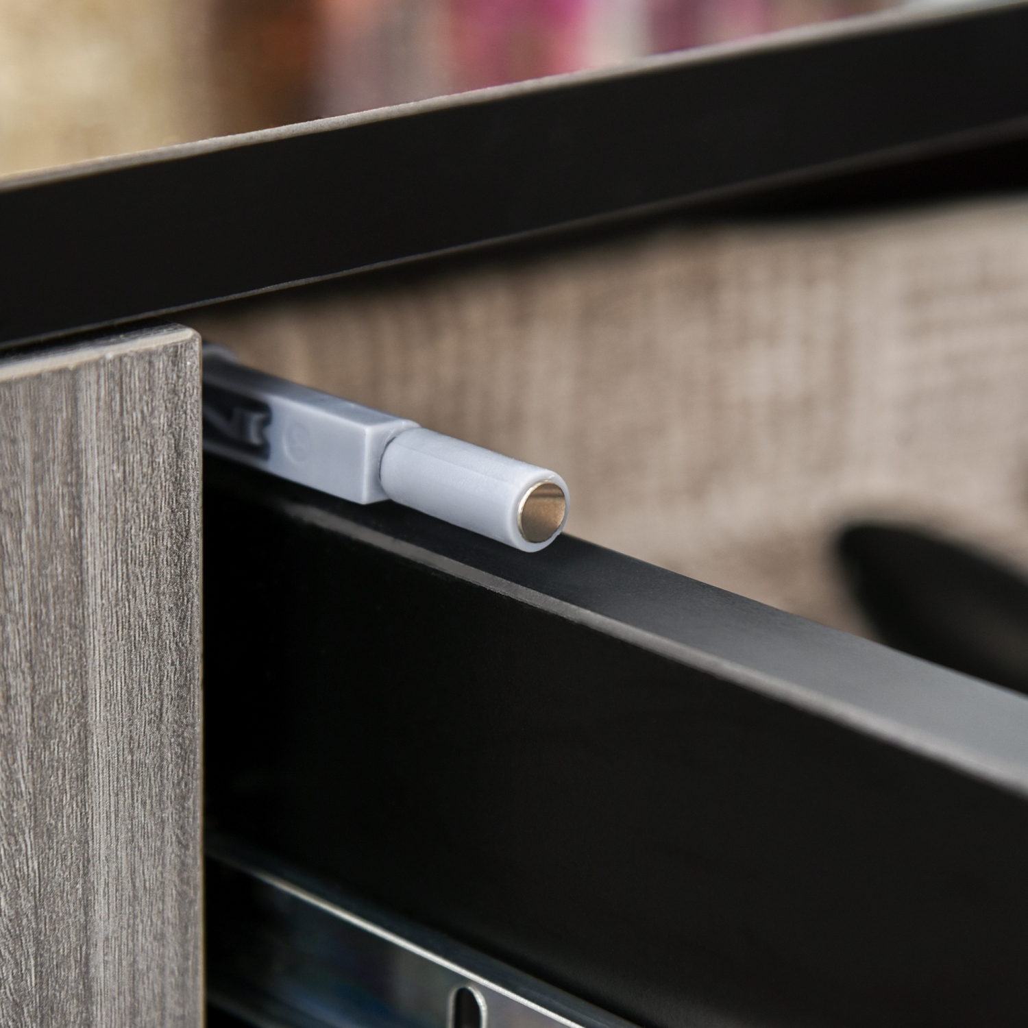 Buffet lustré avec 2 tiroirs, 3 portes et une tablette réglable de HOMCOM, armoire de rangement de cuisine à ouverture par pression, gris et noir