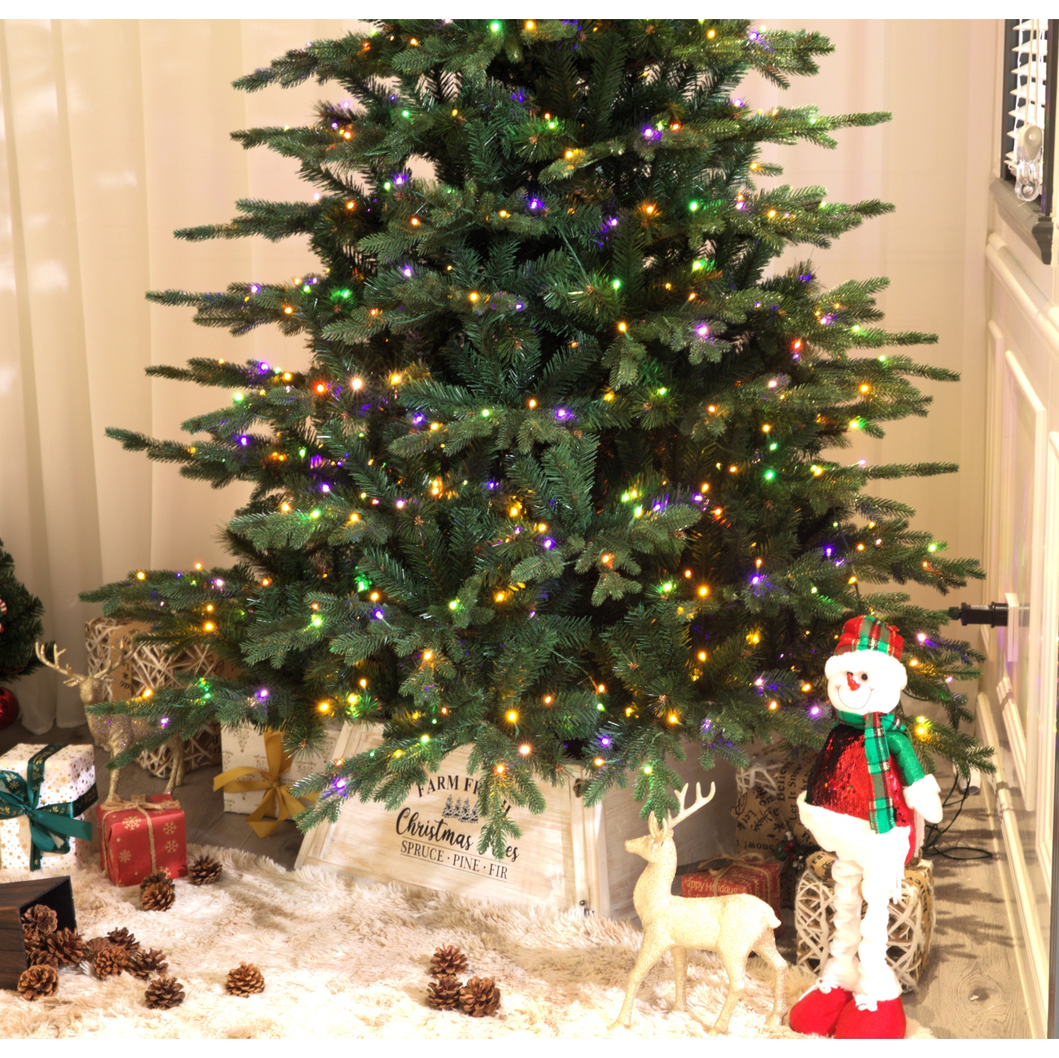 Sapin de Noël artificiel de Noël Balsam européen de 6 pi illuminé par deux ampoules DEL de couleur.