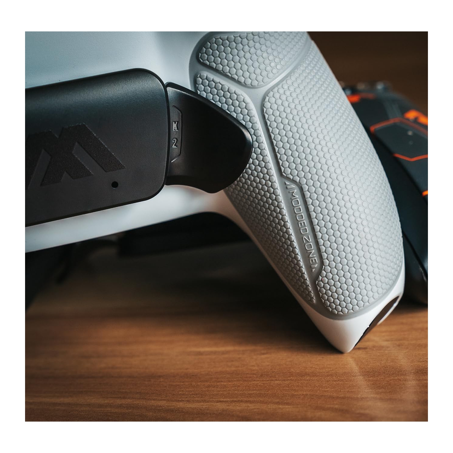 White Extreme ModdedZone Smart Modded Controller, Anti Recoil 2 Remap Buttons, Interchangeable Thumbsticks, Hair Triggers, Tactical Buttons