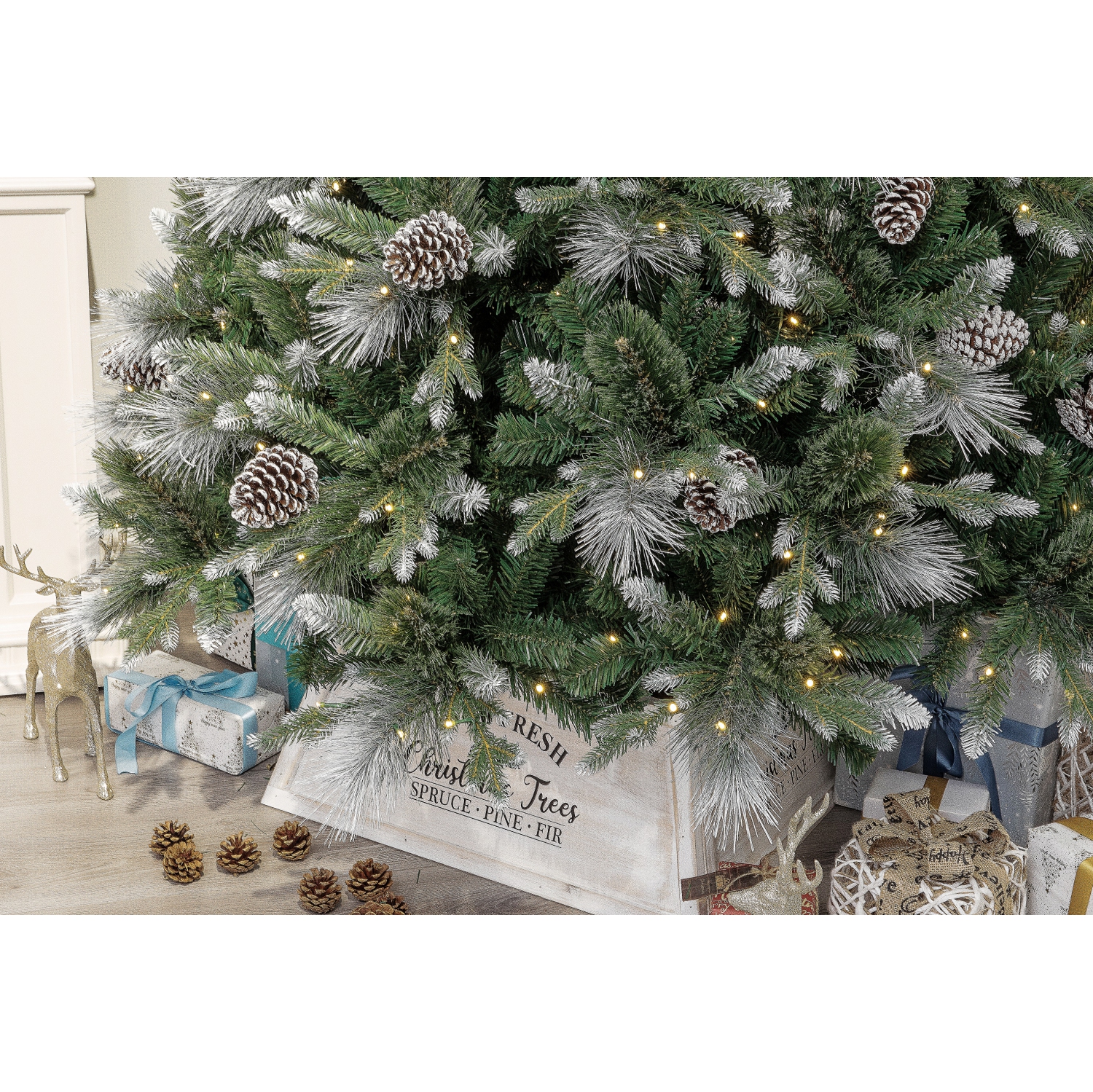 Sapin de Noël en épinette blanche givrée 5 pi de Holiday Stuff illuminé par des DEL