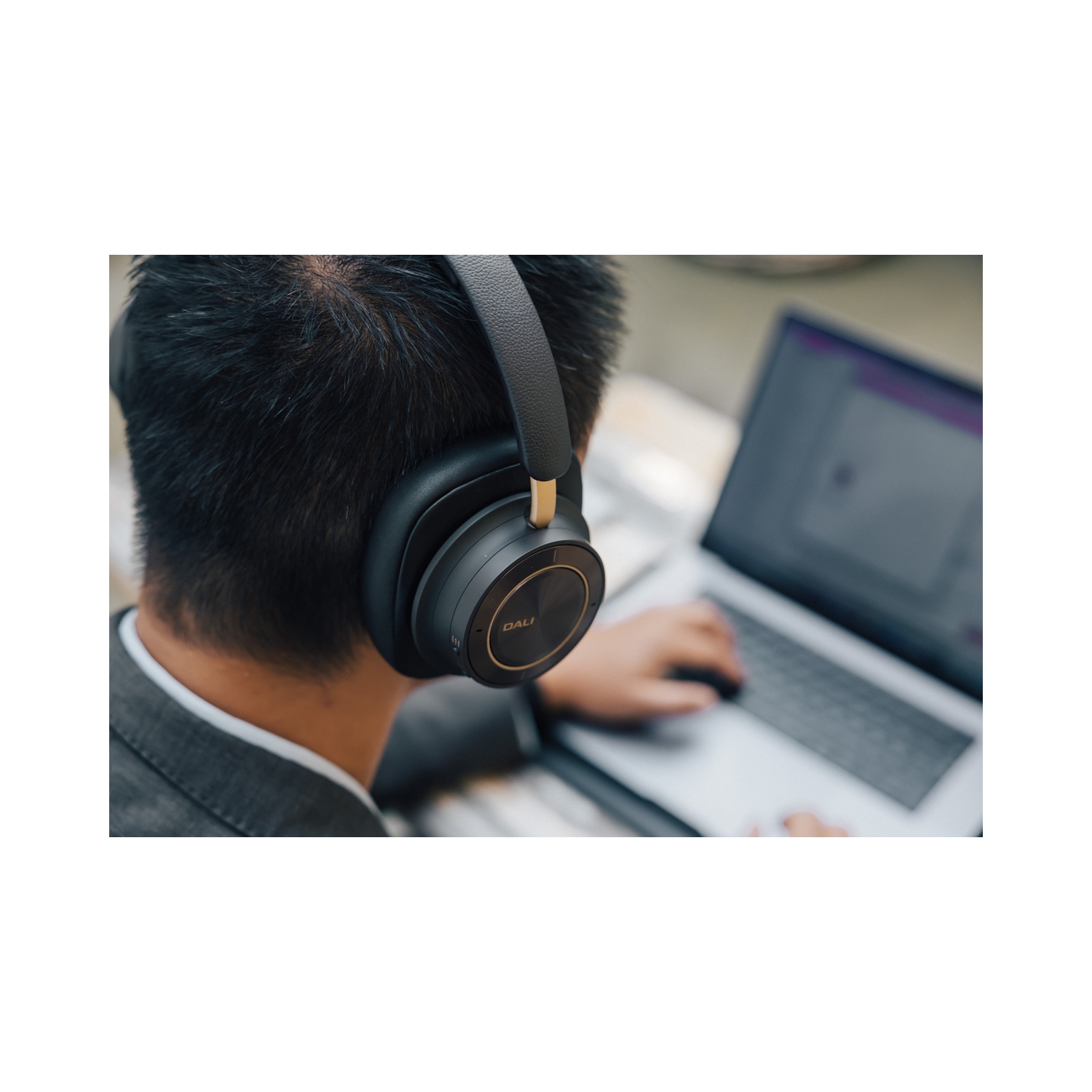 DALI IO-12 Over-The-Ear Wireless/Wired Hi-Fi Active Noise Cancelling Headphones