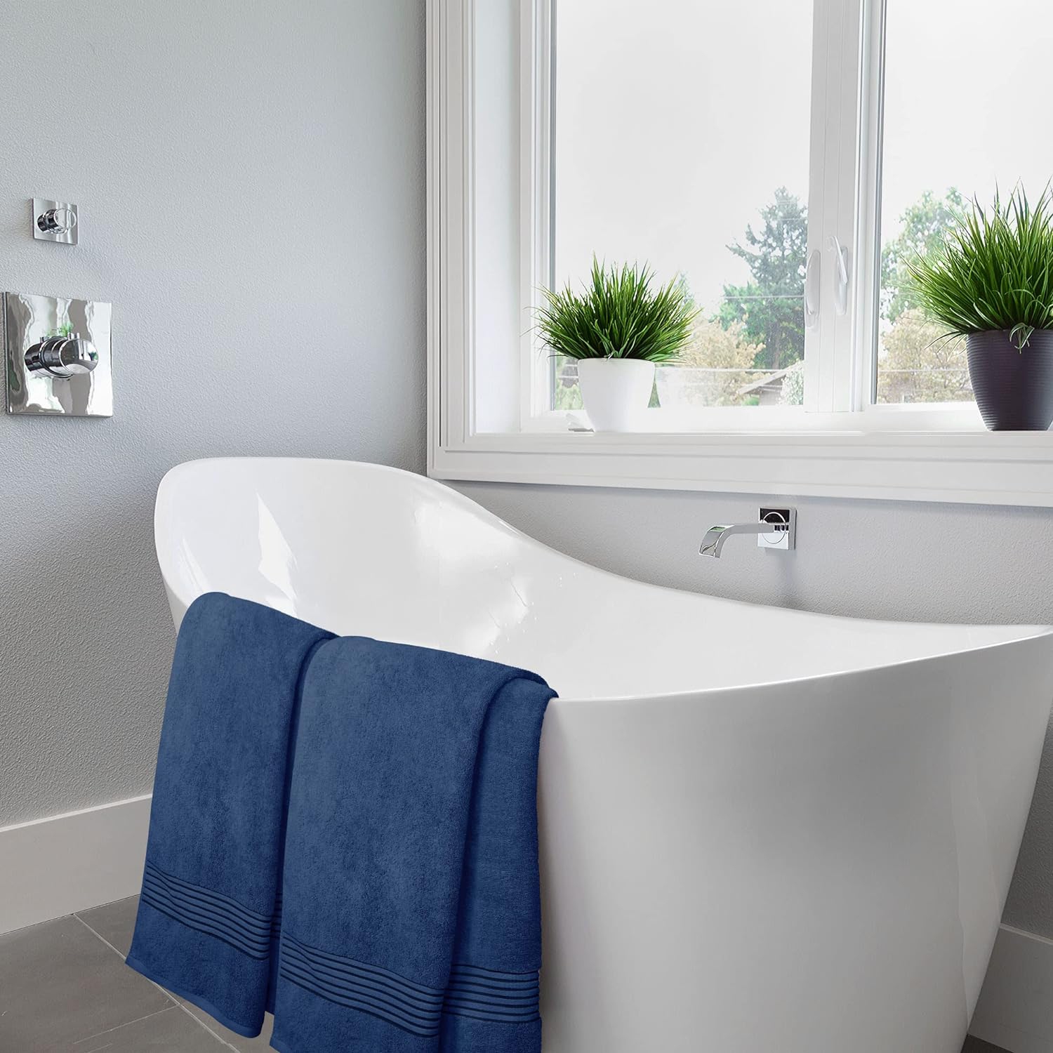 Serviettes Utopia – serviettes de bain 100 % coton filé avec anneaux, ultra-doux et très absorbants, 27 x 54 po, grandes serviettes de bain (marine)