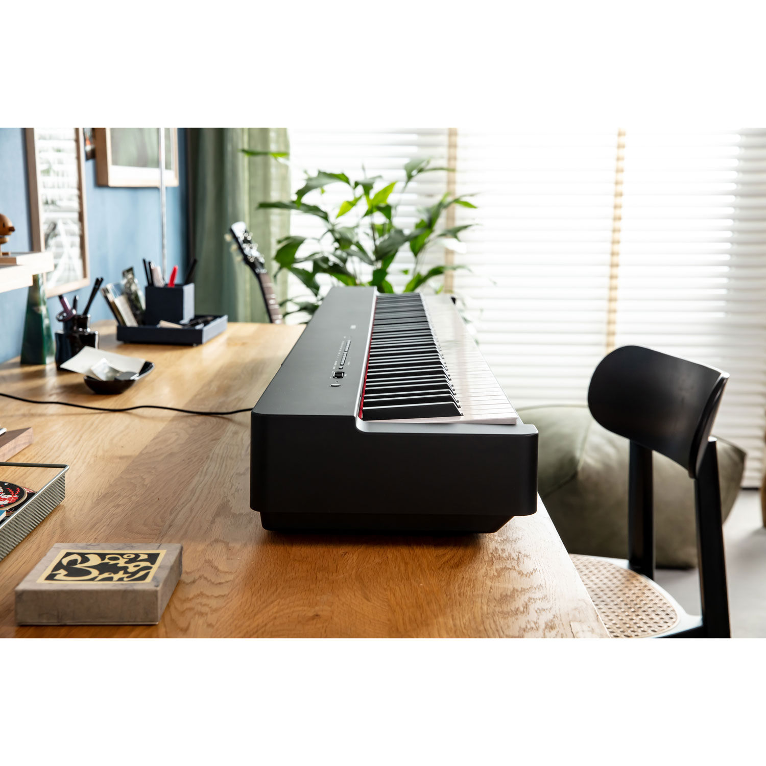 Piano numérique à 88 touches avec mécanisme à marteaux gradués compact P-225 de Yamaha - Noir