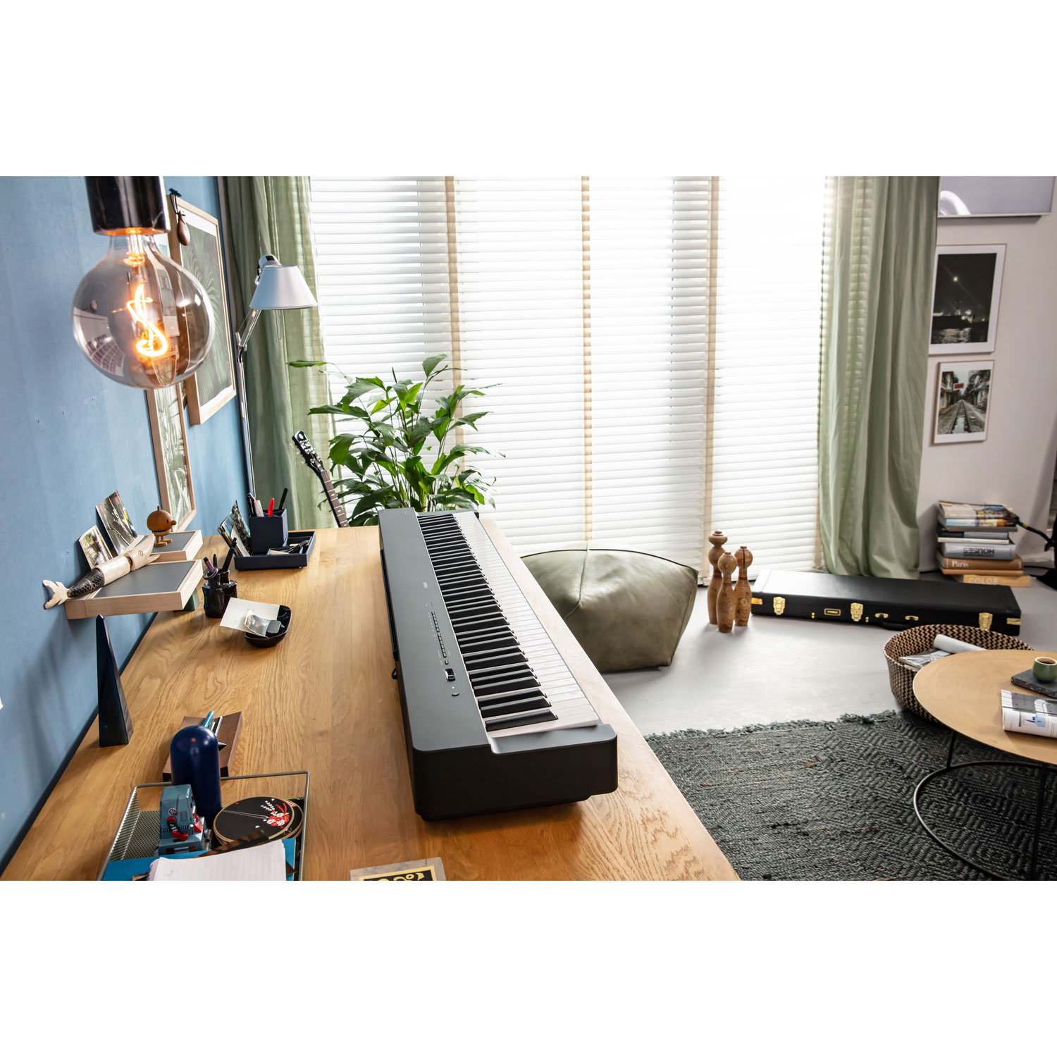 Piano numérique à 88 touches avec mécanisme à marteaux gradués compact P-225 de Yamaha - Noir