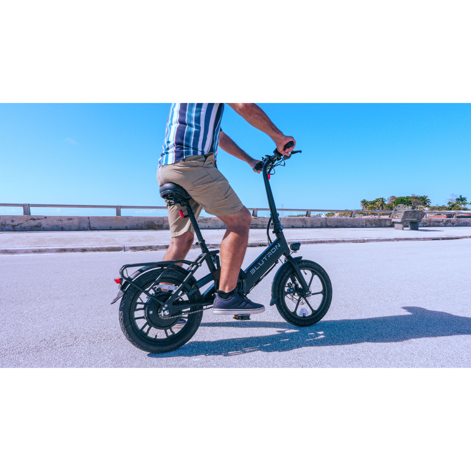 Vélo électrique repliable compact de 350 W EB350F de Blutron - Noir - Partenaire de détail exclusif