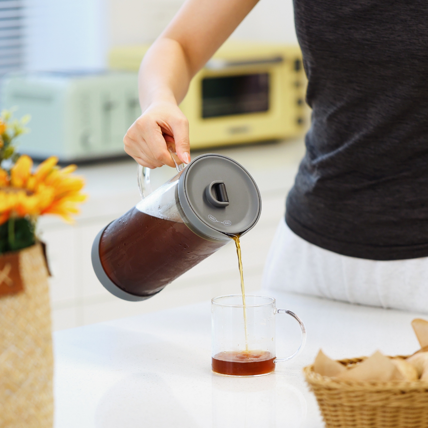 BUYDEEM Cold Brew Coffee and Tea Maker, 57oz Large Capacity Borosilicate Glass Pitcher with and Removable 18/8 Stainless Steel Brewing Mesh Filter,