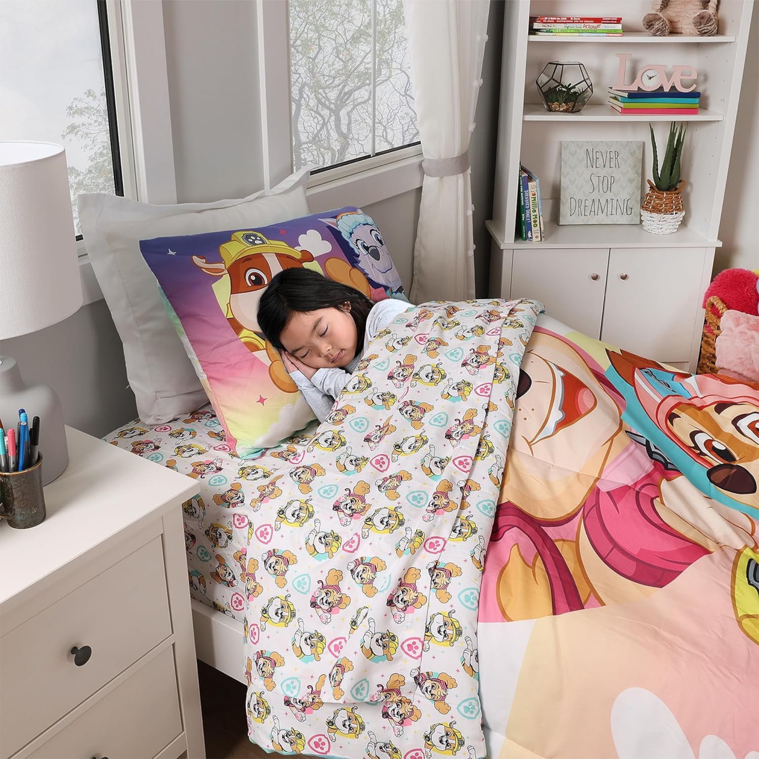 Ensemble de draps pour enfants Skye de la Pat'Patrouille avec couvre-lit réversible pour lit simple dans un sac de 4 pièces pour enfants