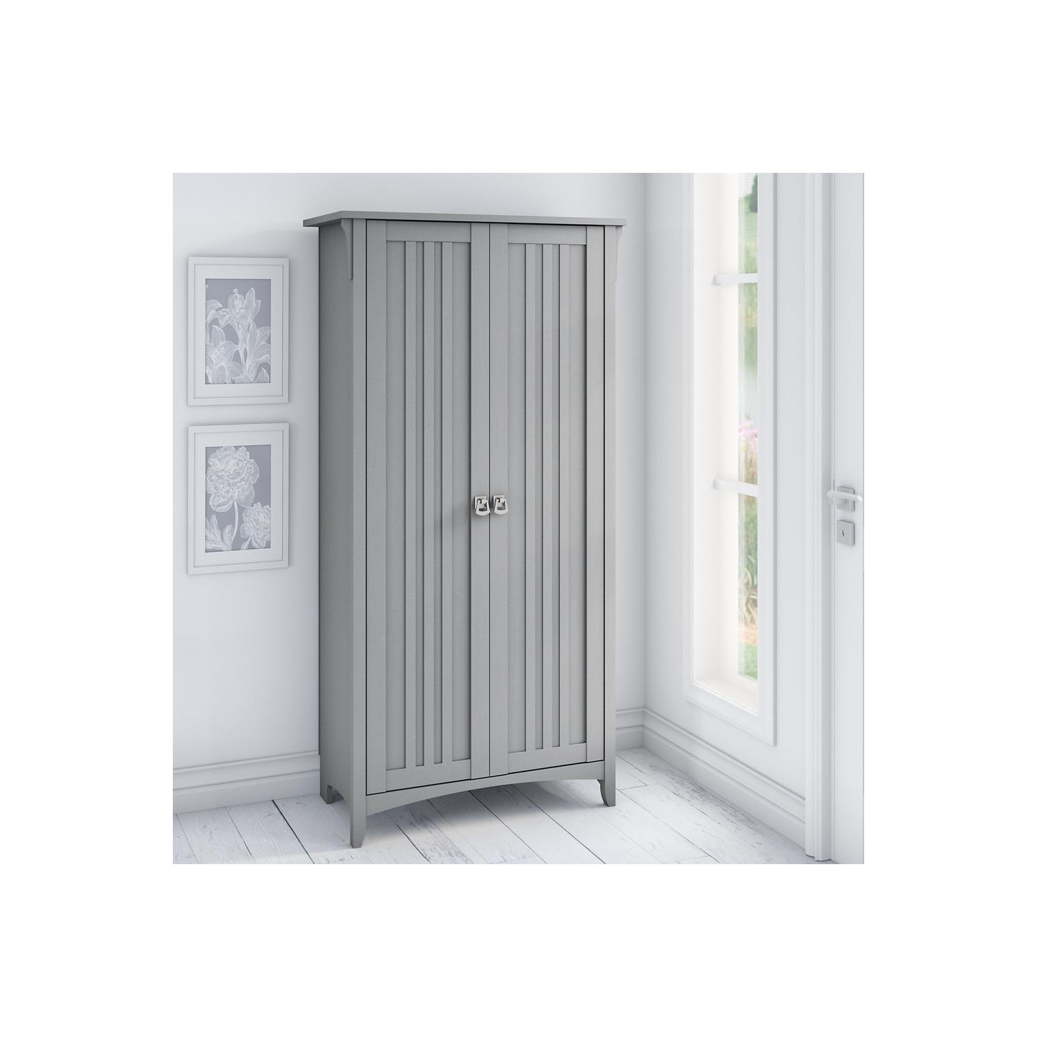Bush Furniture – grande armoire de rangement Salinas avec portes, gris Cape Cod