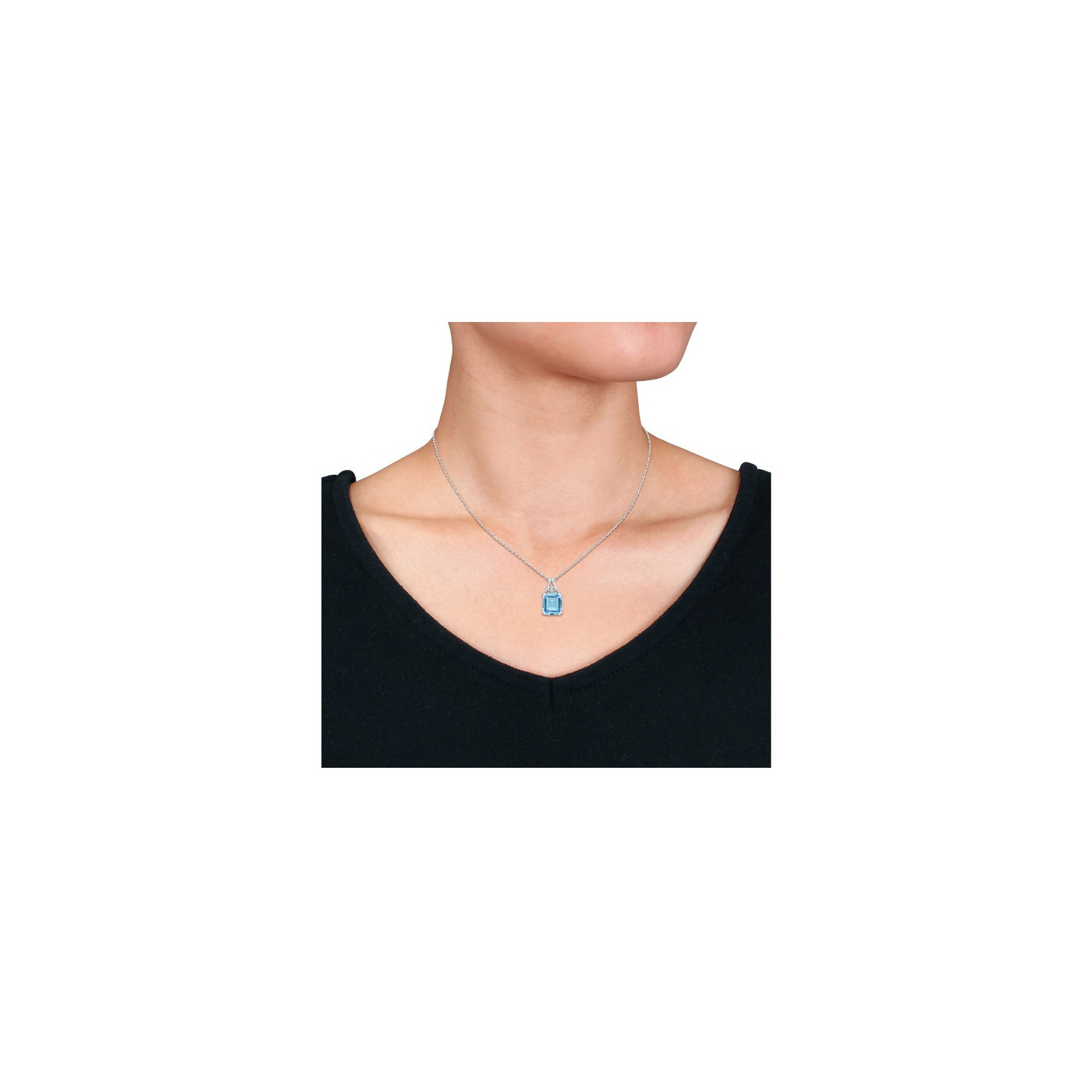 7 1/2 Carat Blue Topaz Pendant Necklace in Sterling Silver with Chain