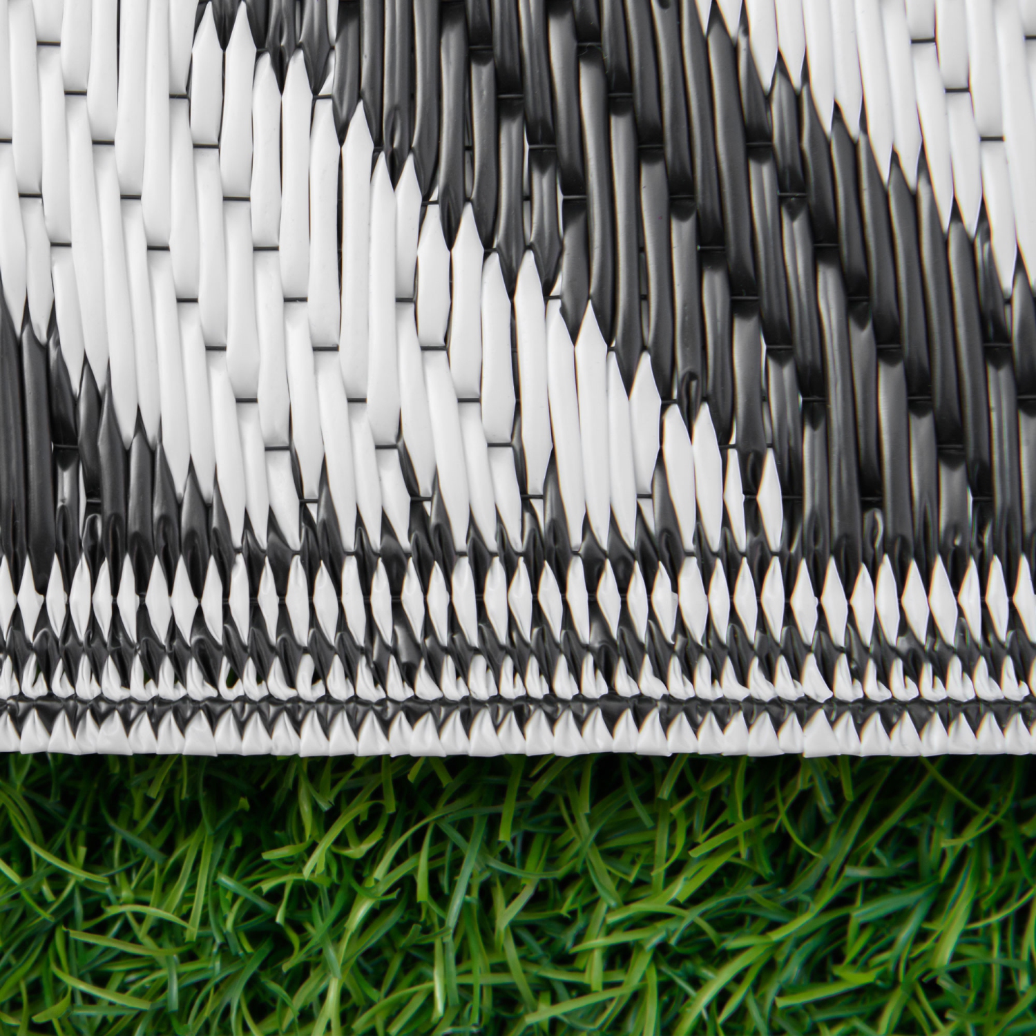 Tapis réversible pour VR d'extérieur Outsunny, tapis de patio de 4 x 6 pi, paille en plastique pour la cour, terrasse, pique-nique, plage, camping,