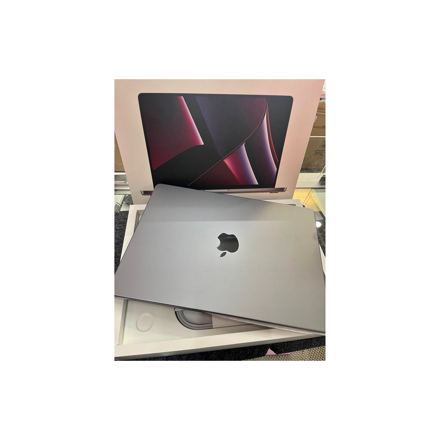 Apple MacBook Pro 16" (2021) - Space Grey (Apple M1 Pro Chip / 512GB SSD / 16GB RAM) - English- Open Box like New