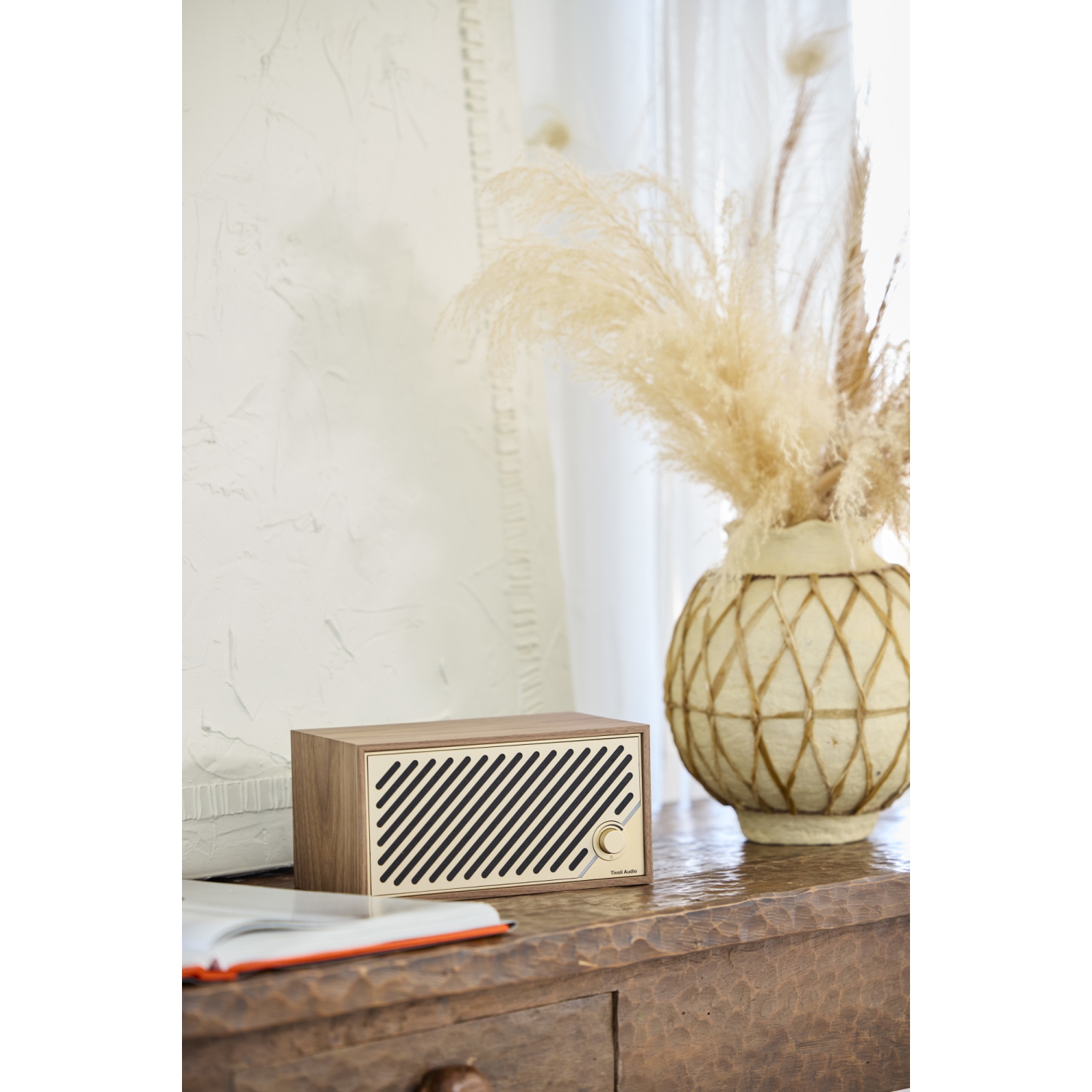 Haut-parleur intelligent à diffusion en continu Wi-Fi numérique Model Two de Tivoli Audio - Noyer/Doré