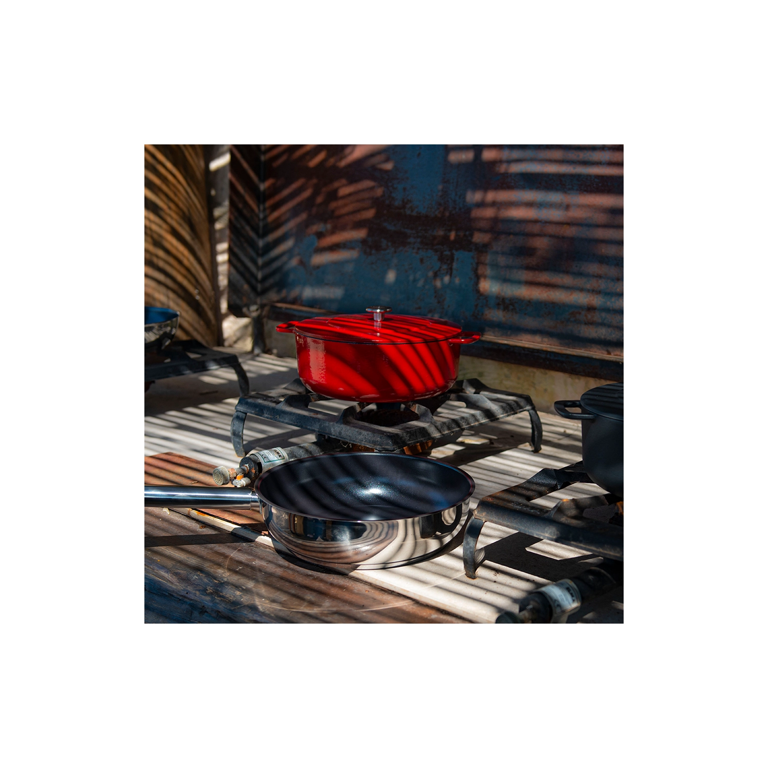 Combekk Cast Iron 28cm Red Dutch Oven and Dual-Handle Frying Pan, 2 Pc. Set