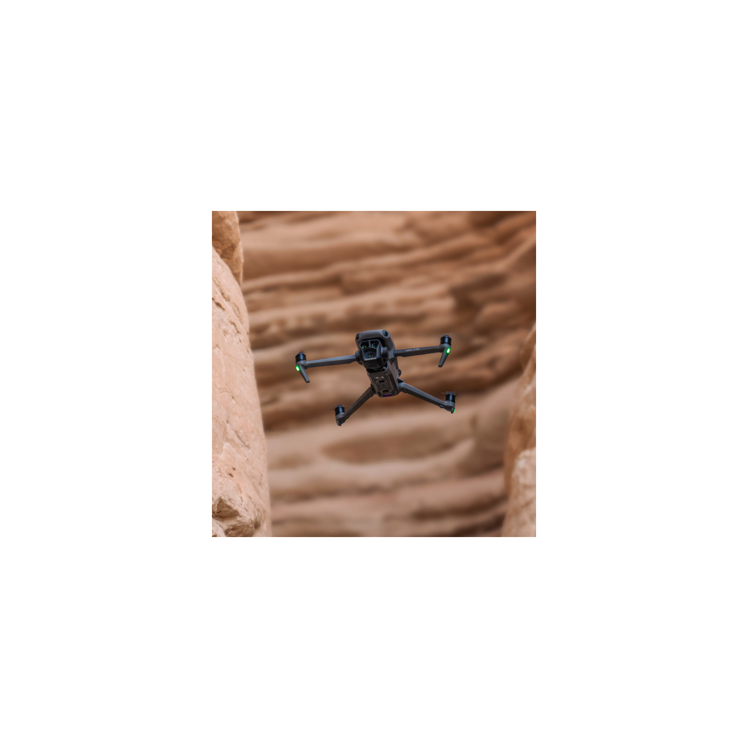 Boîte ouverte - Ensemble Fly More avec drone Mavic 3 Pro de DJI et télécommande avec écran intégré - Gris