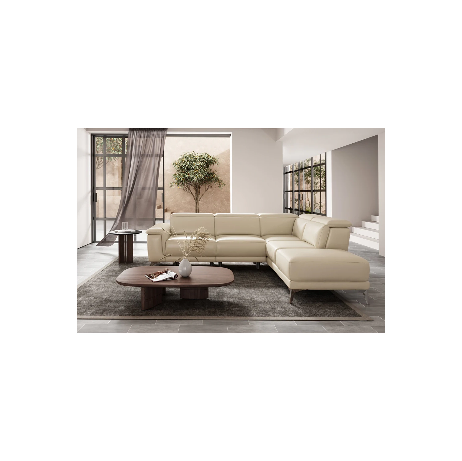 Valencia Pista, divan modulaire contemporain en cuir pleine fleur beige et fauteuil orienté à droite