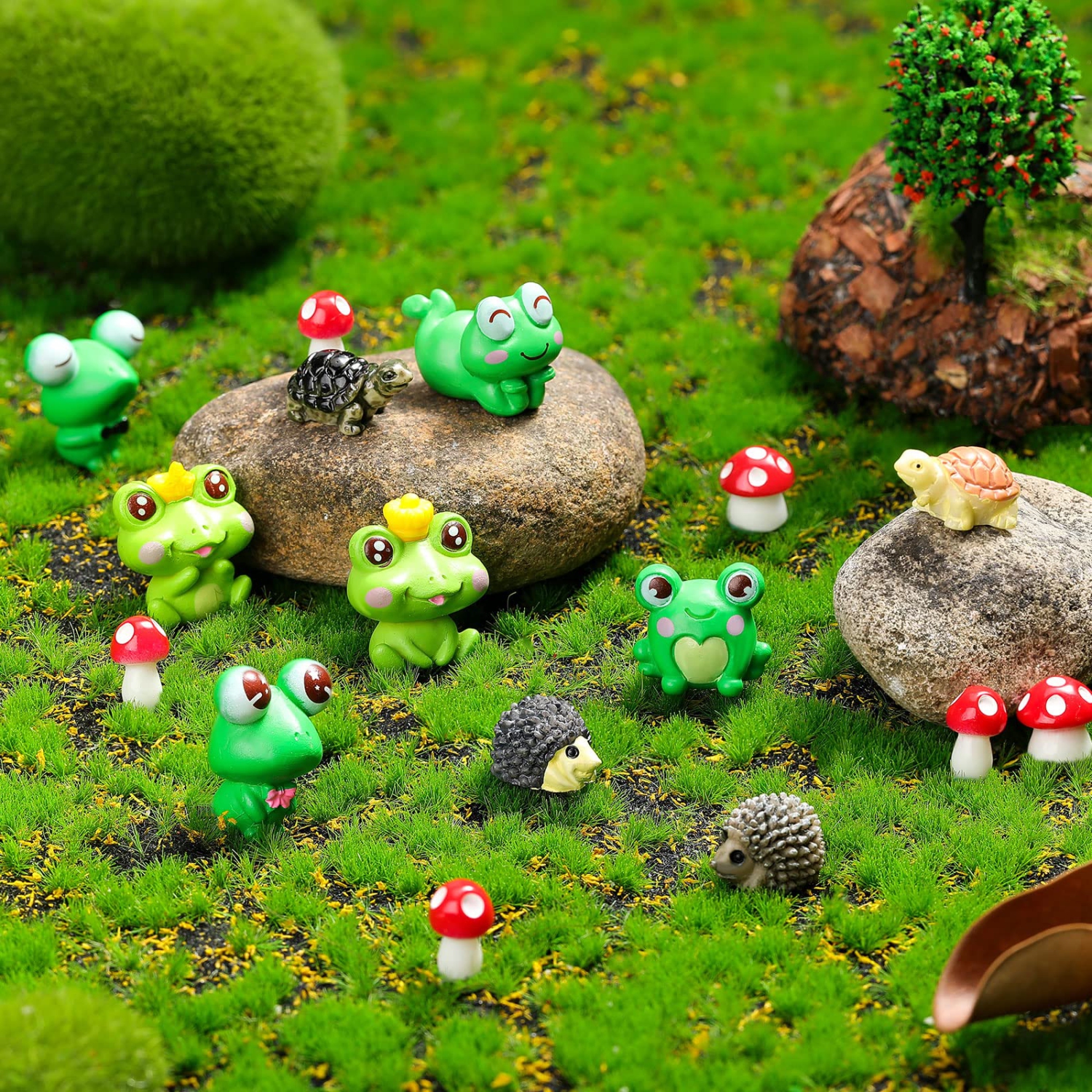 120 Pcs Mini Garden Animals Figures - 30 Frogs, 20 Hedgehogs, 40