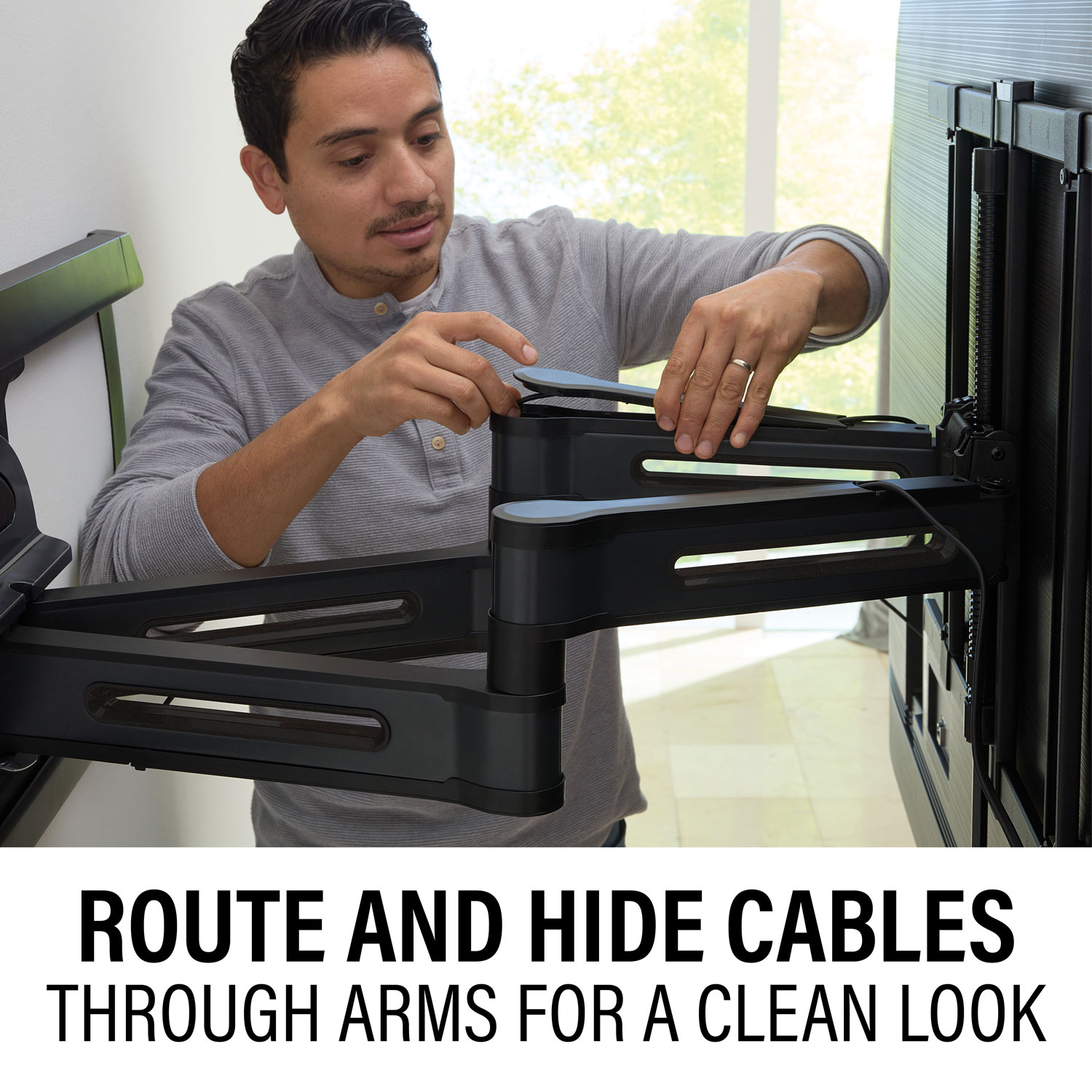 Support mural articulé Elite Advanced avec fonction 4D + Shift de SANUS pour téléviseur de 42 à 90 po