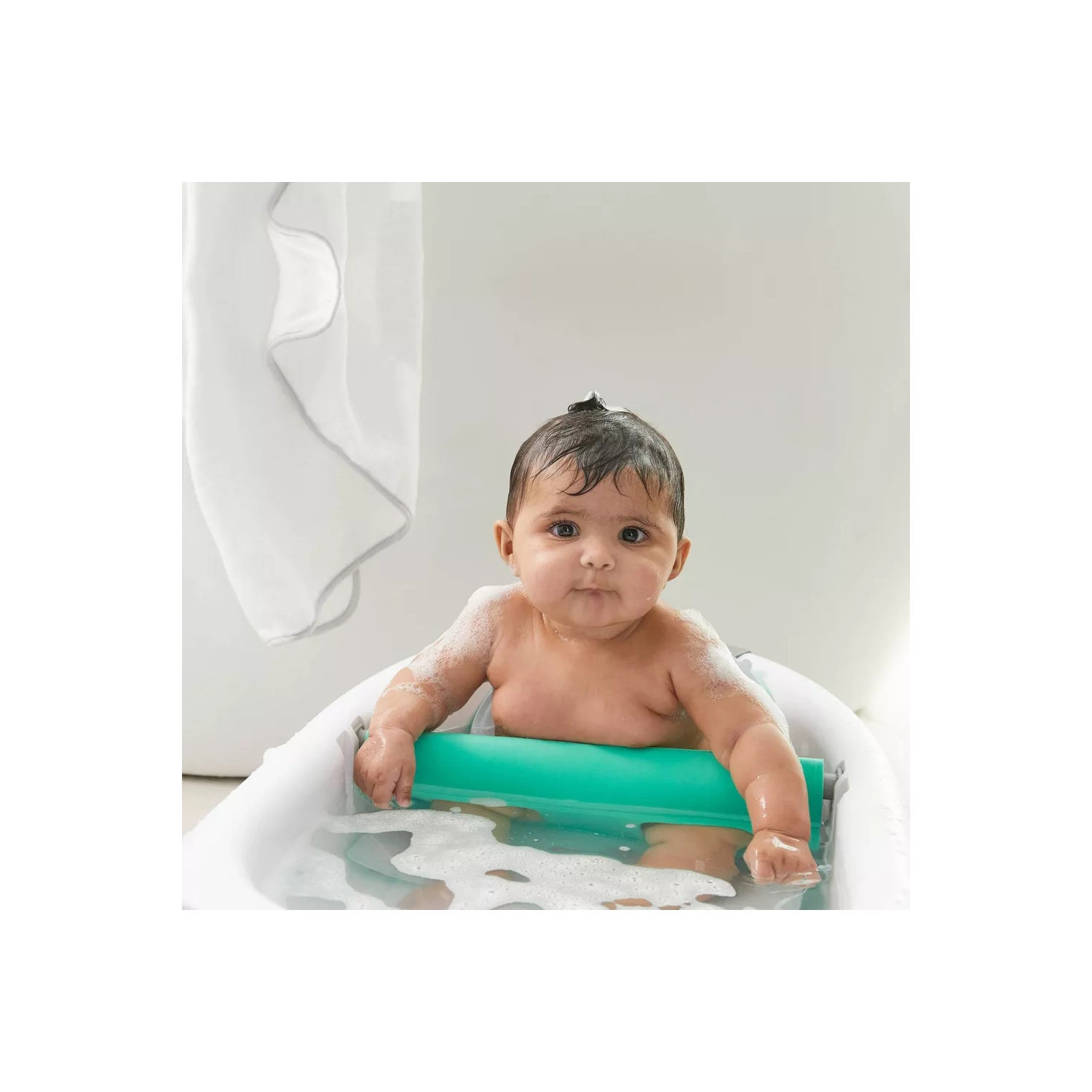Frida Baby 4-in-1 Grow-With-Me Bath Tub