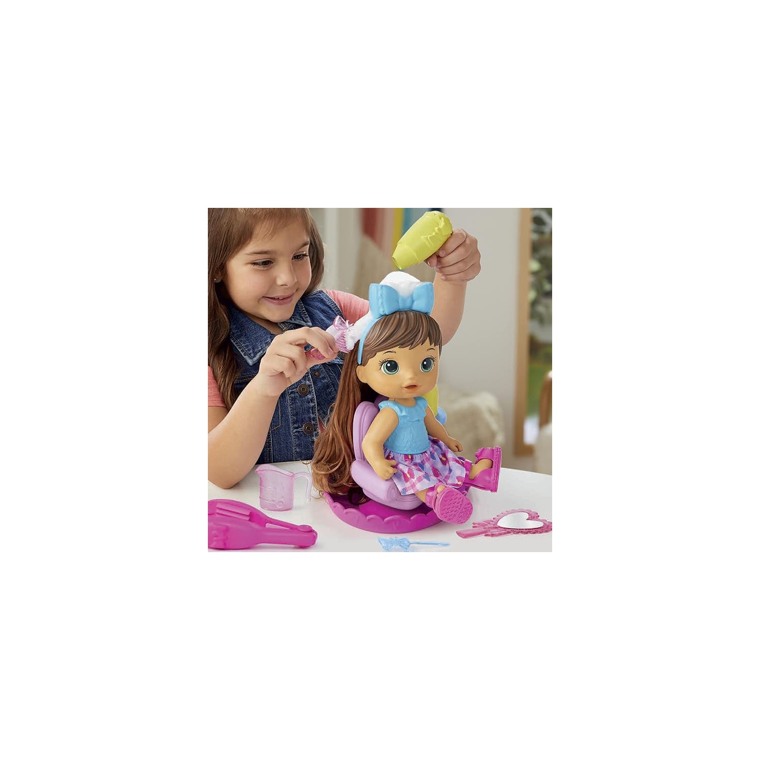 Poupée coiffante Baby Alive, cheveux bruns, comprend une poupée bébé de 12 po, une chaise de salon et des accessoires pour poupée