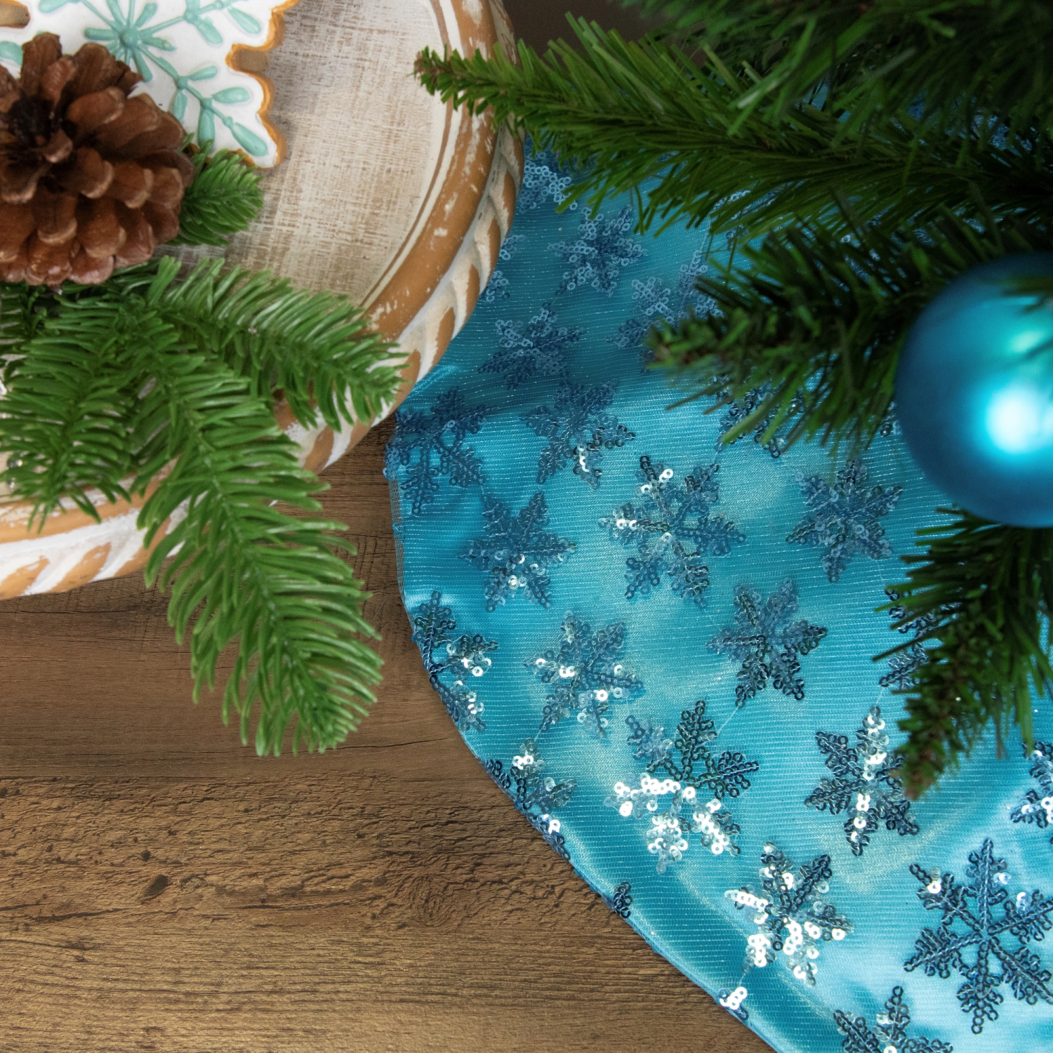 Sequin Snowflake Pattern Mini Christmas Tree Skirt - Blue - 20"