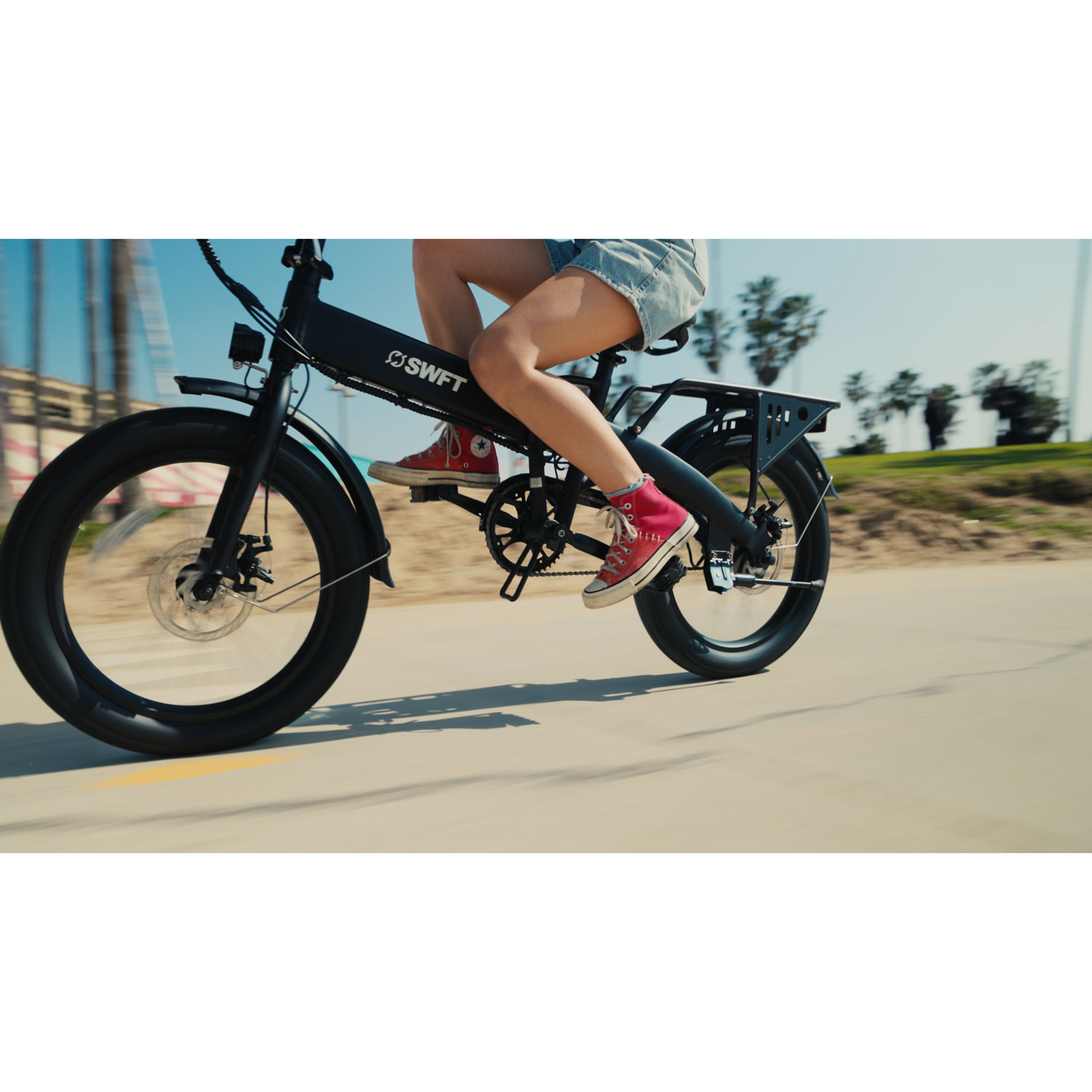 Vélo de ville électrique repliable de 350 W F.X de SWFT avec autonomie maximale de 40 km - Noir - Exclusivité de Best Buy