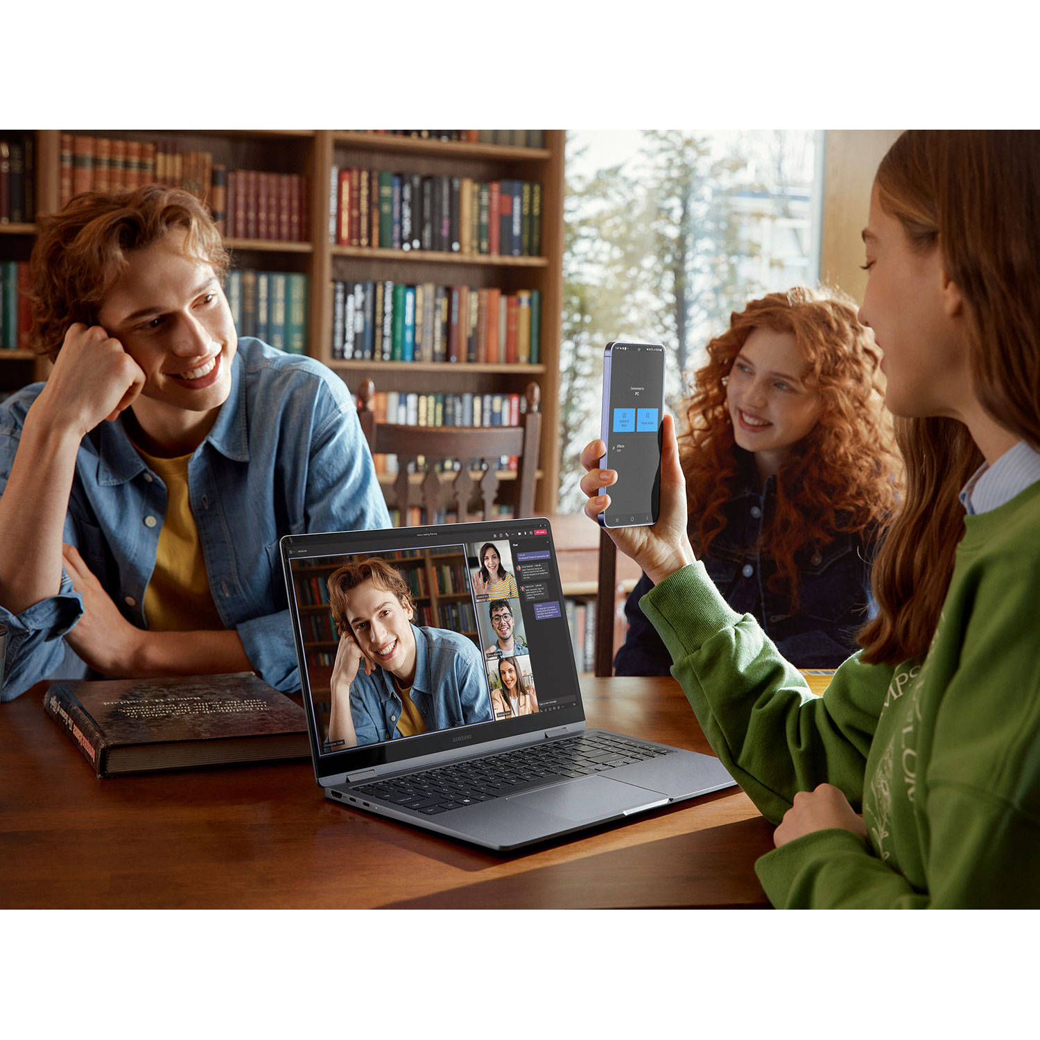 Portable 2-en-1 à écran tactile Galaxy Book4 360 de 15,6 po de Samsung - Gris