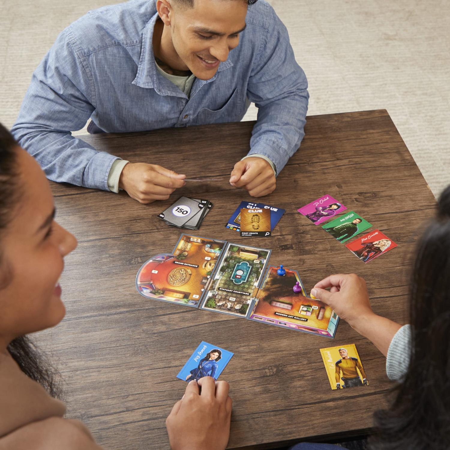 Hasbro Gaming Clue: Robbery at the Museum 1-6 players, ages 10+, 90 minutes