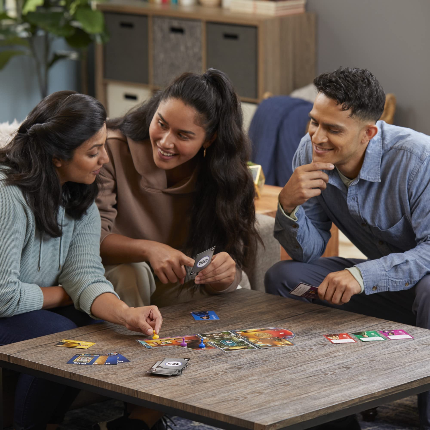 Hasbro Gaming Clue: Robbery at the Museum 1-6 players, ages 10+, 90 minutes