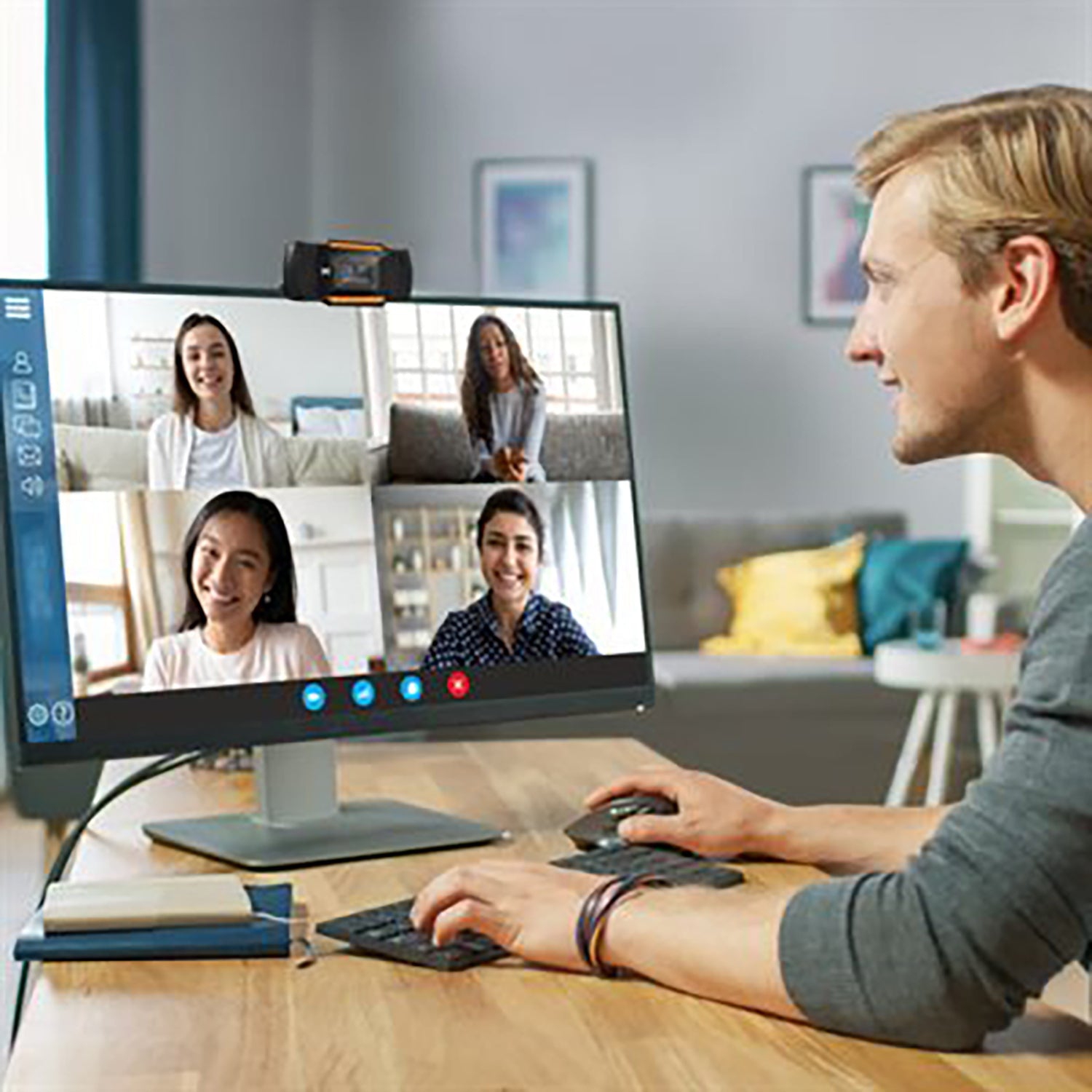 Xtreme - 480P WebCam, Universal Mounting Bracket, Integrated LED Lighting, Black