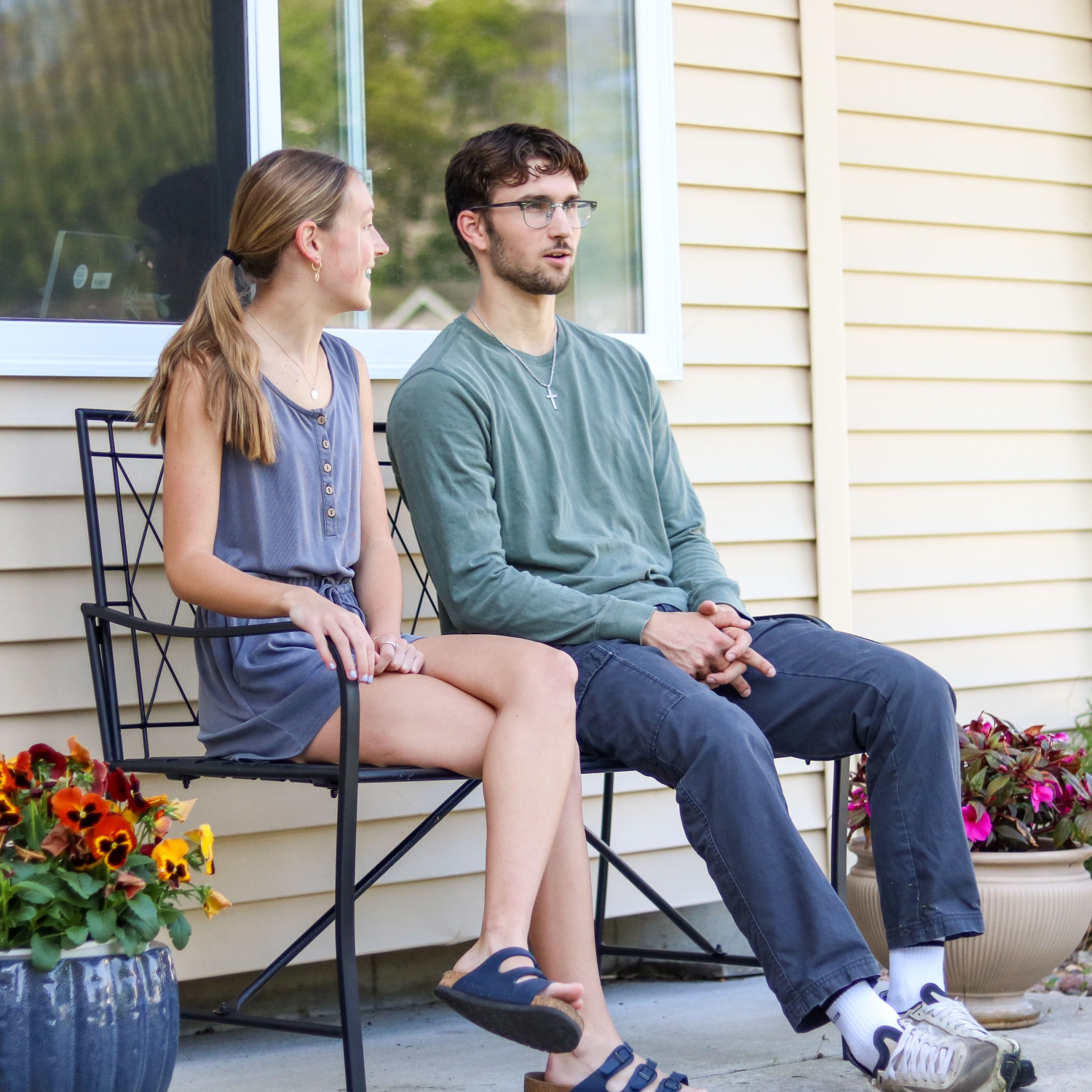 Sunnydaze 2-Person Argyle Diamond Iron Outdoor Garden Bench - Black