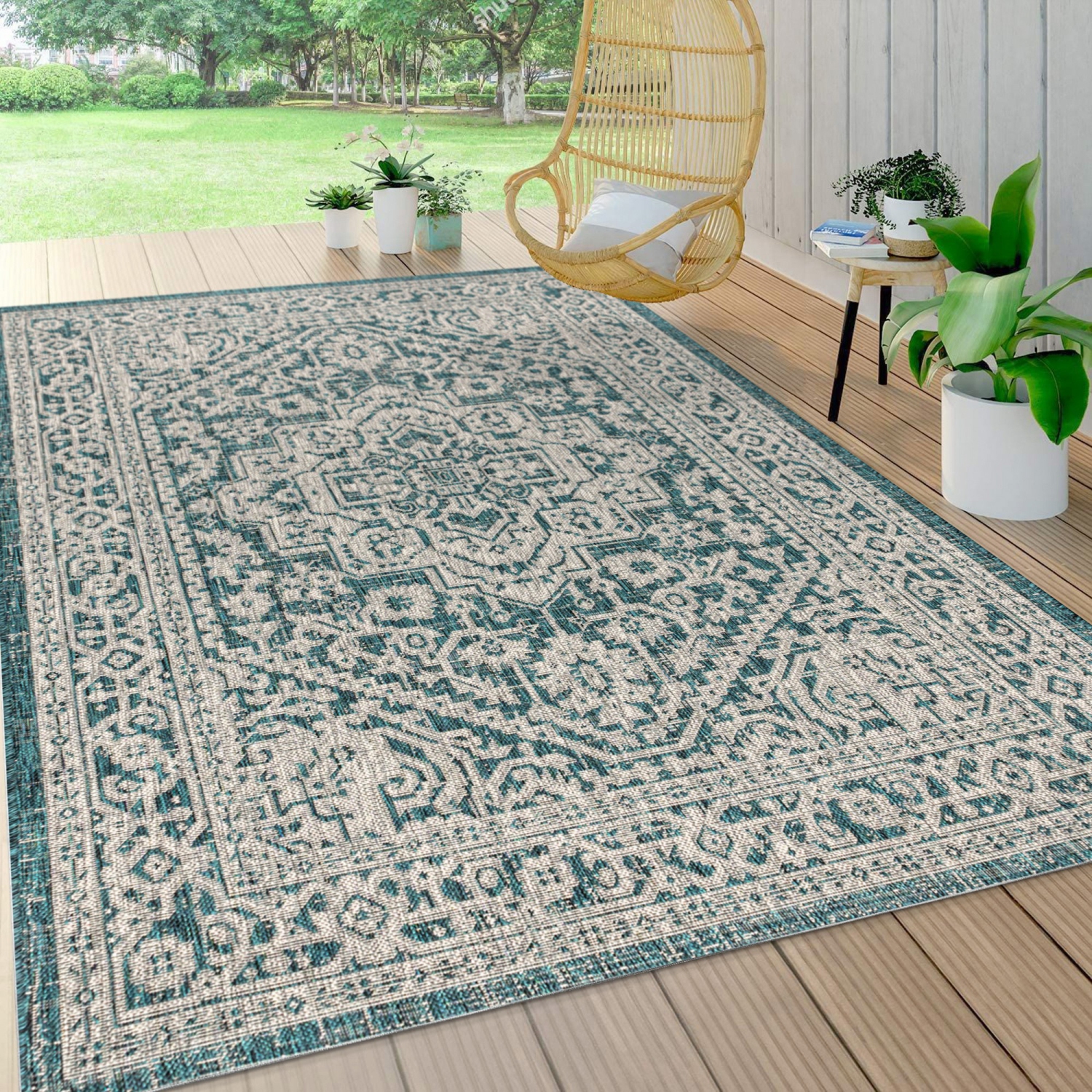 Sinjuri Medallion Textured Weave Indoor/Outdoor Area Rug