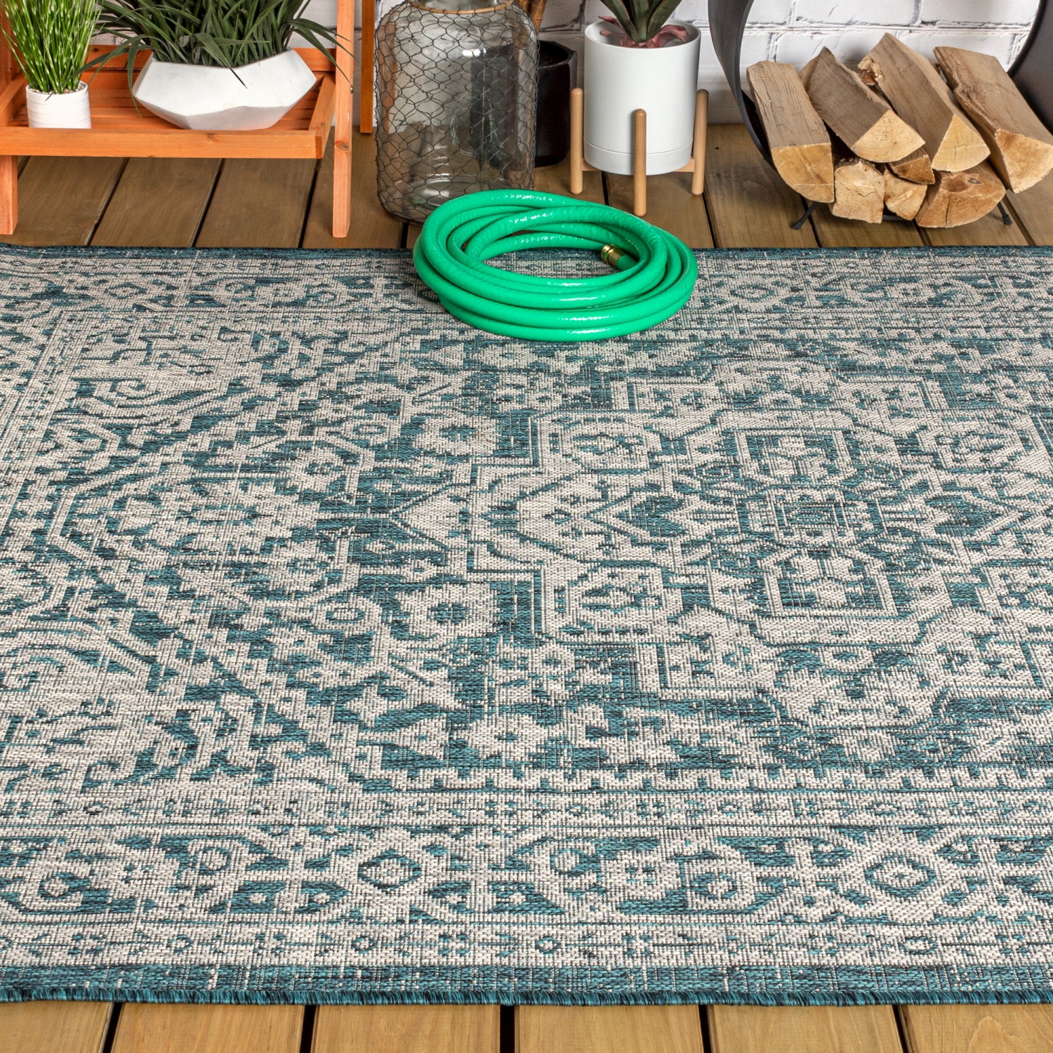 Sinjuri Medallion Textured Weave Indoor/Outdoor Area Rug