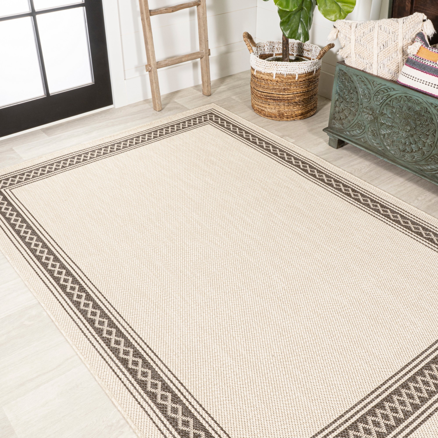 Lucia Classic Diamond Border Indoor/Outdoor Area Rug
