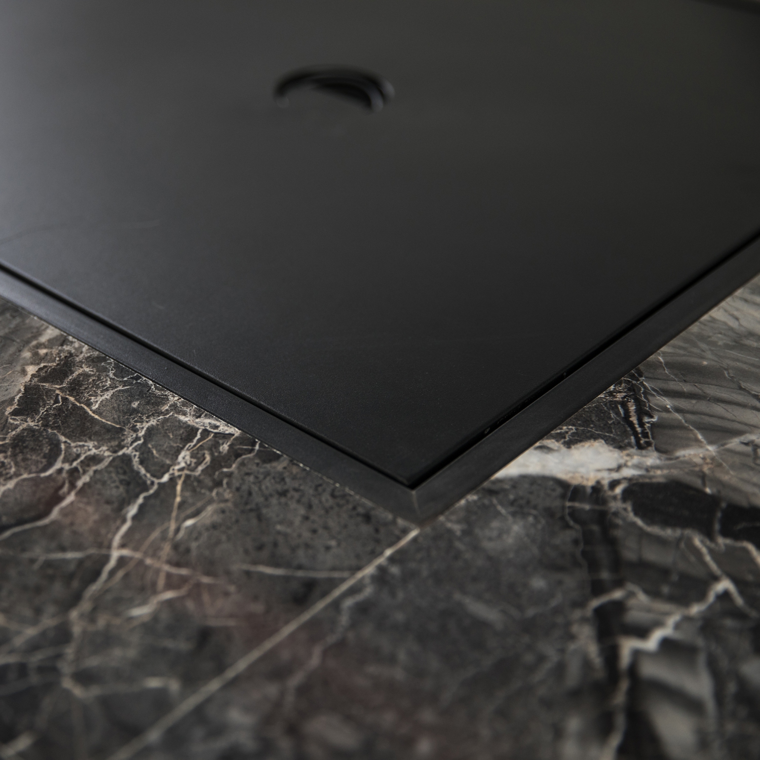 Foyer de table au gaz propane carré extérieur au gaz de 35 po 50.000 BTU avec pierres de lave de Deko Living